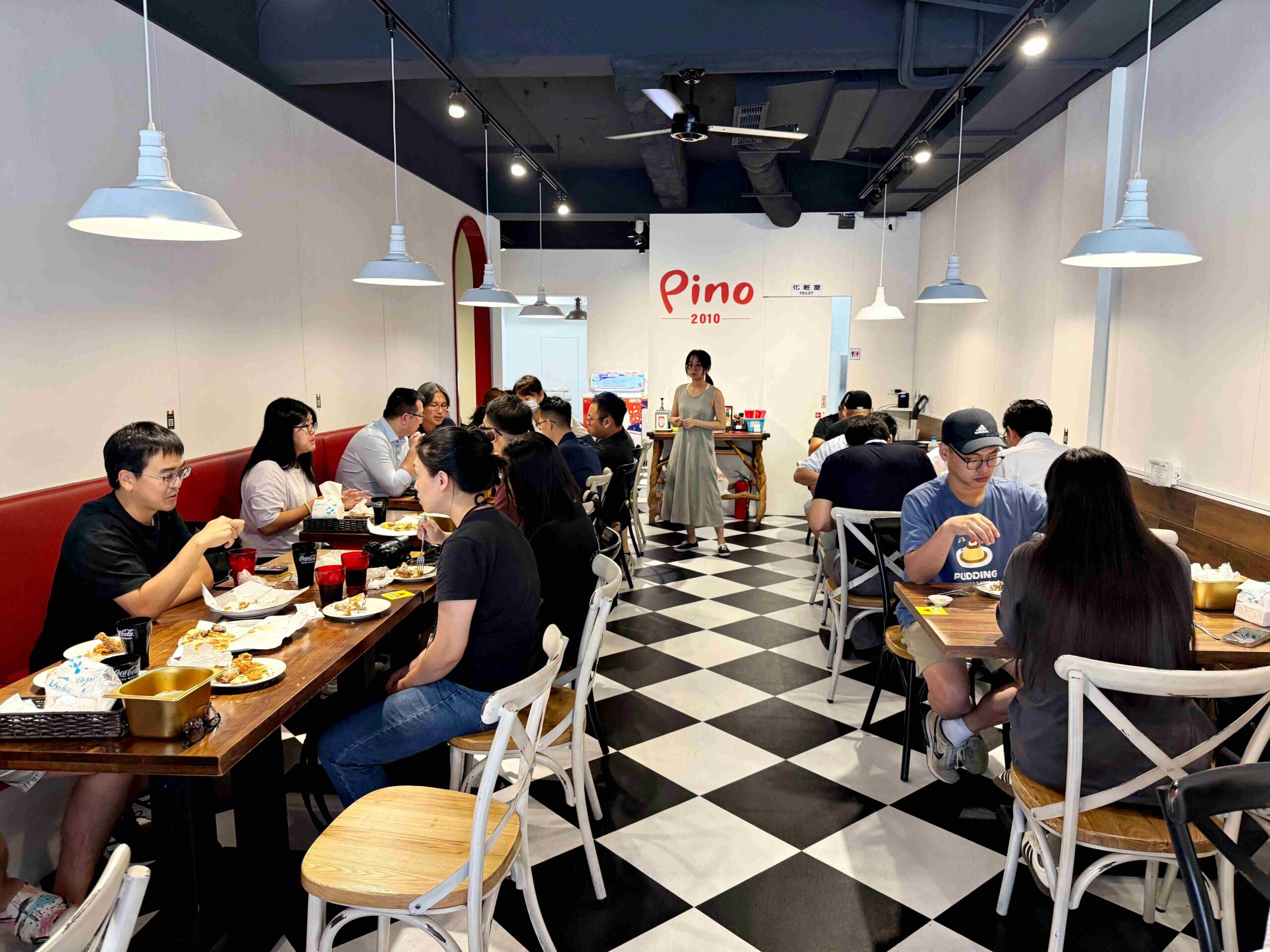 【天母美食】Pino Pizza 披薩炸雞雙主打，型男詹姆士都推爆！(菜單) @厚片嘴角帶便當