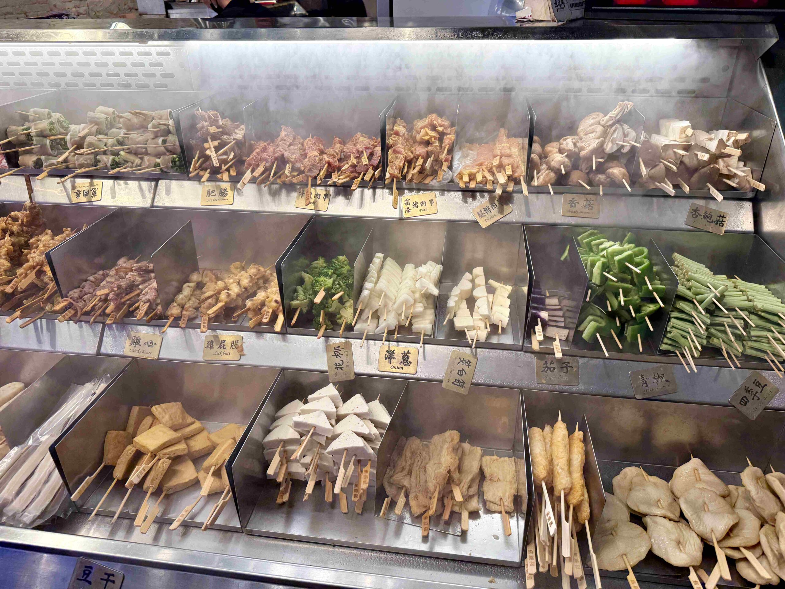 【西門美食】焦糖楓串燒西門直營店，獨家漢方烤肉粉有夠強！(菜單) @厚片嘴角帶便當