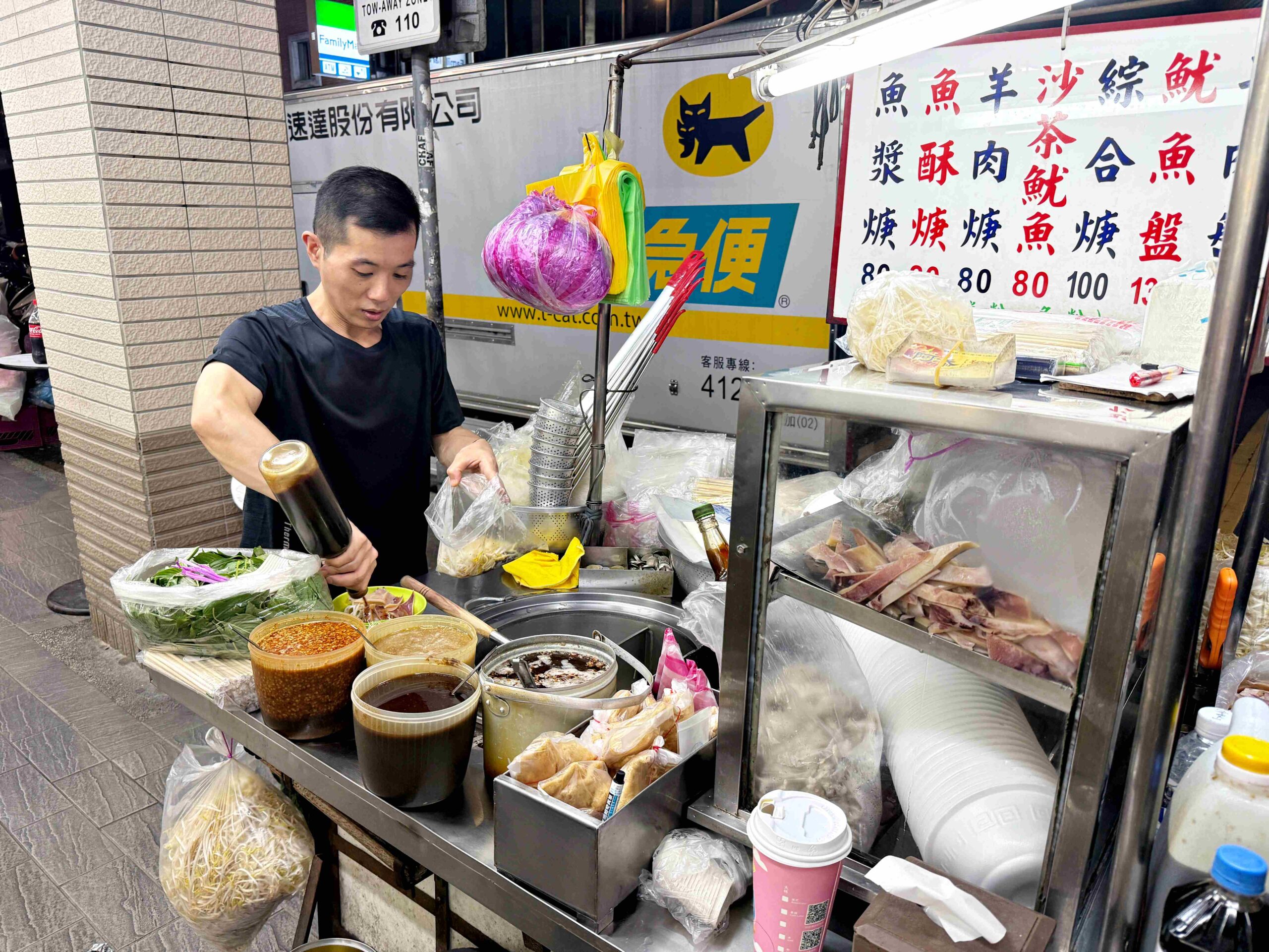 【西門美食】阿添羊肉羹魷魚羹，西門町40年庶民宵夜，站著吃才道地！(菜單) @厚片嘴角帶便當