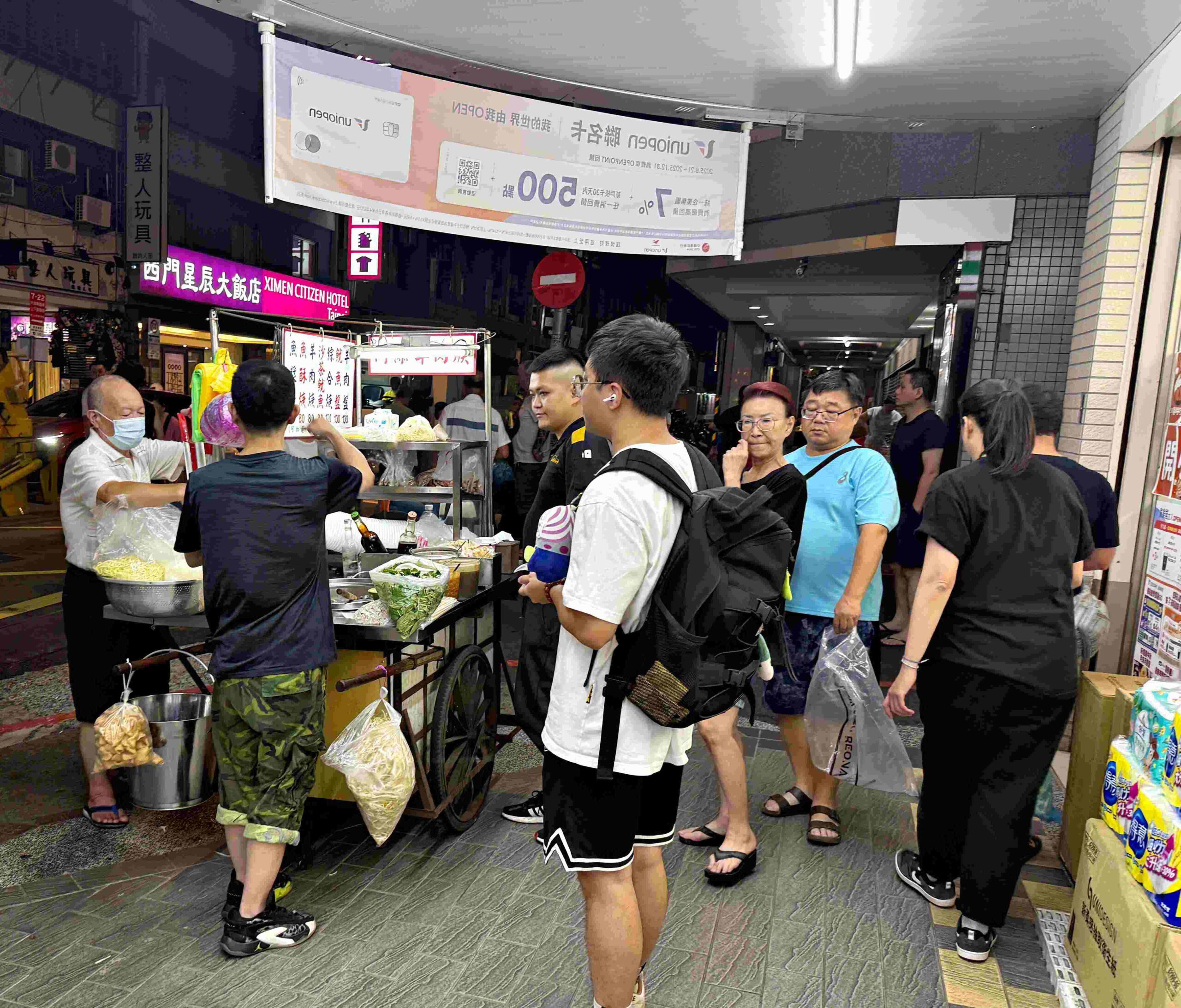 【西門美食】阿添羊肉羹魷魚羹，西門町40年庶民宵夜，站著吃才道地！(菜單) @厚片嘴角帶便當