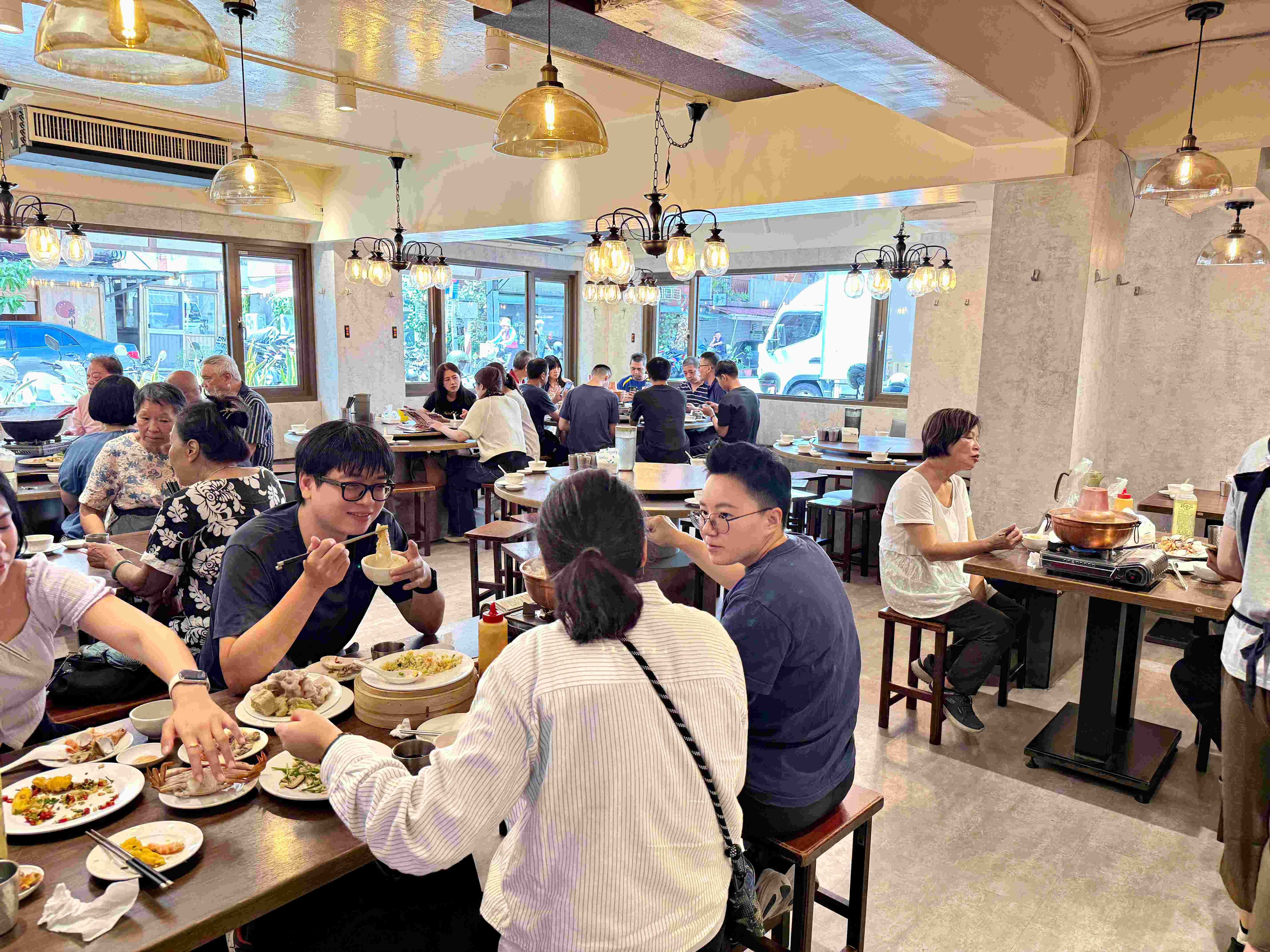 【新店美食】山東小館，40年老字號，必比登推薦必點看這篇(菜單) @厚片嘴角帶便當