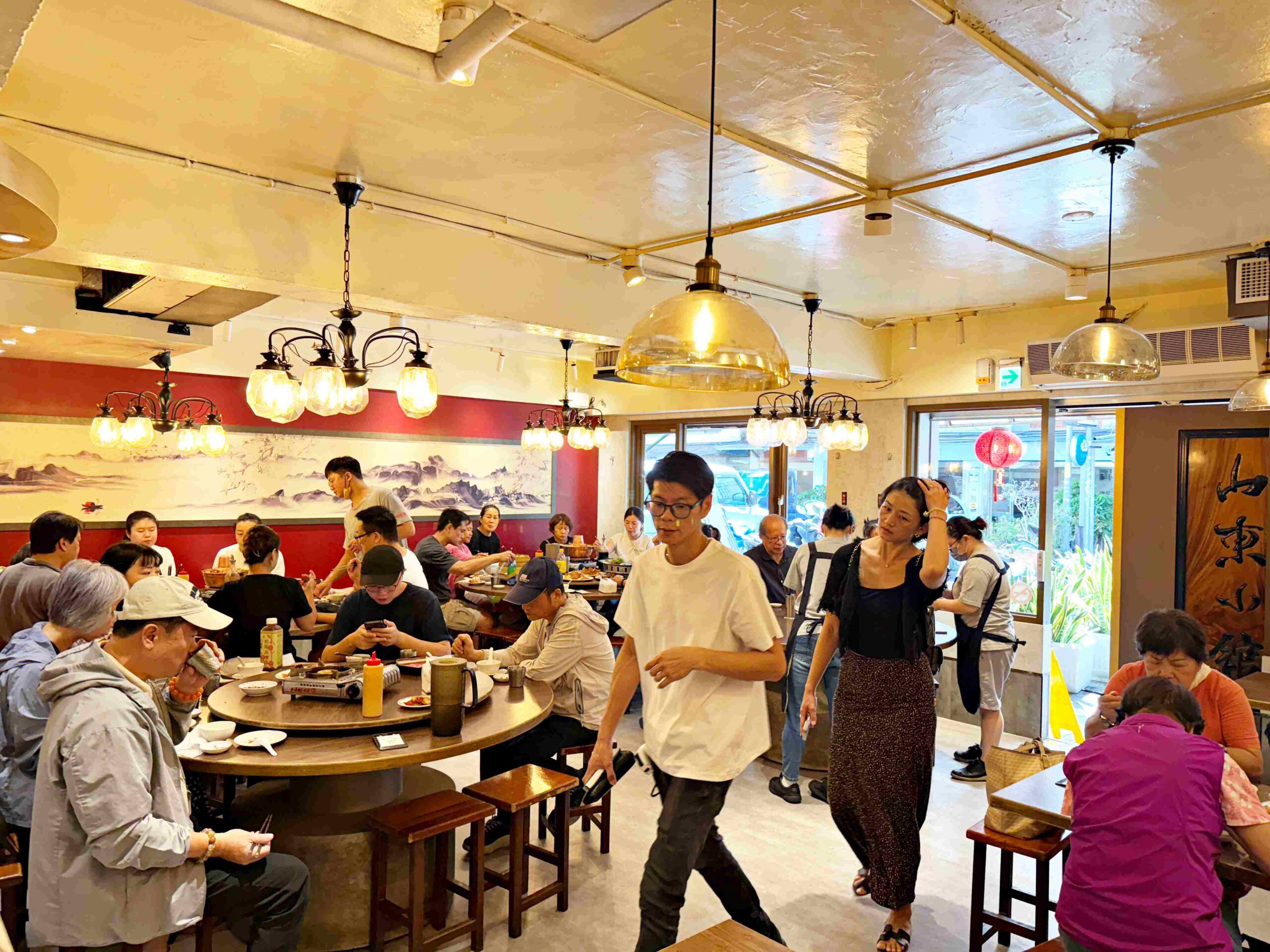 【新店美食】山東小館，40年老字號，必比登推薦必點看這篇(菜單) @厚片嘴角帶便當