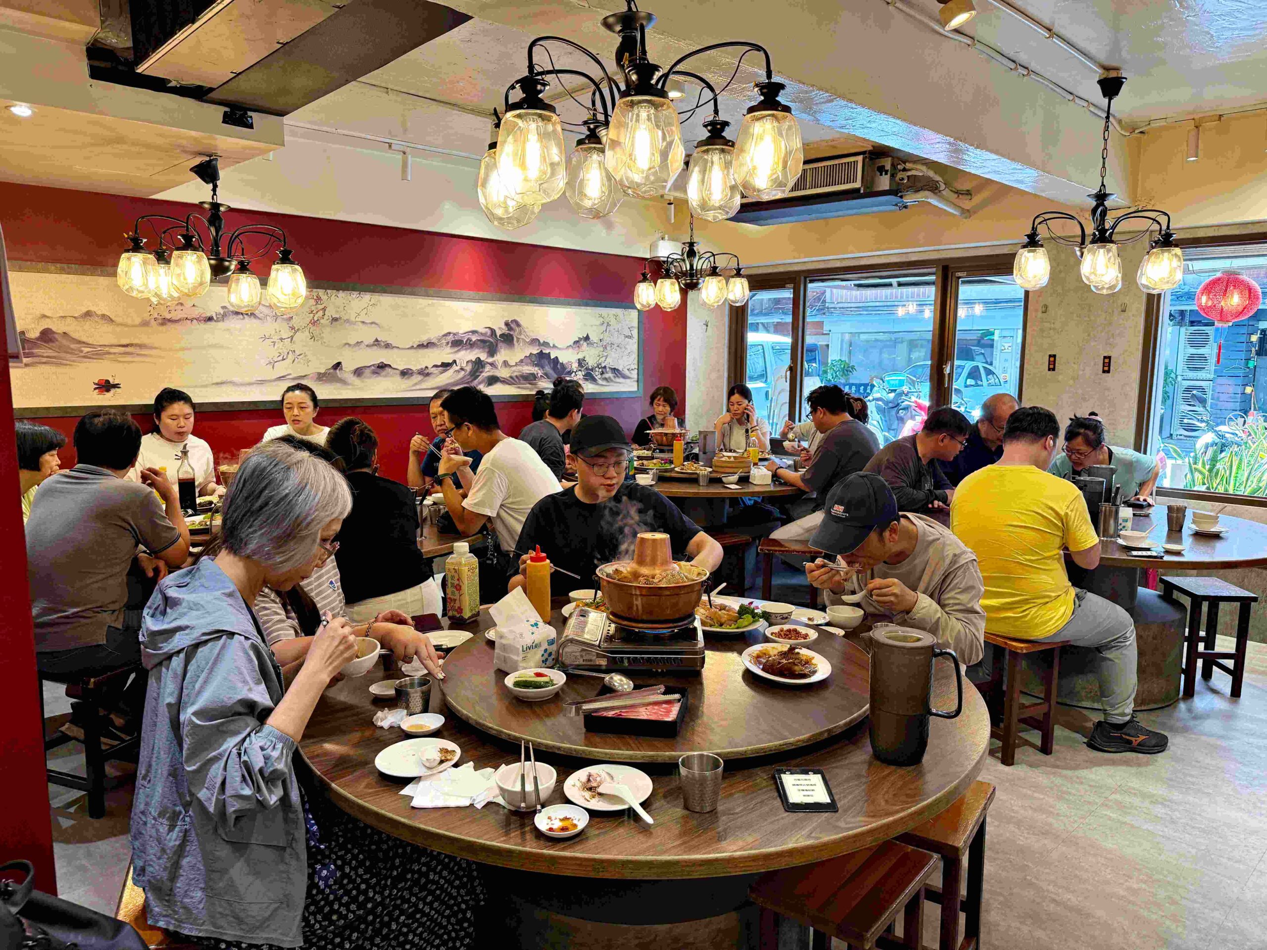 【新店美食】山東小館，40年老字號，必比登推薦必點看這篇(菜單) @厚片嘴角帶便當