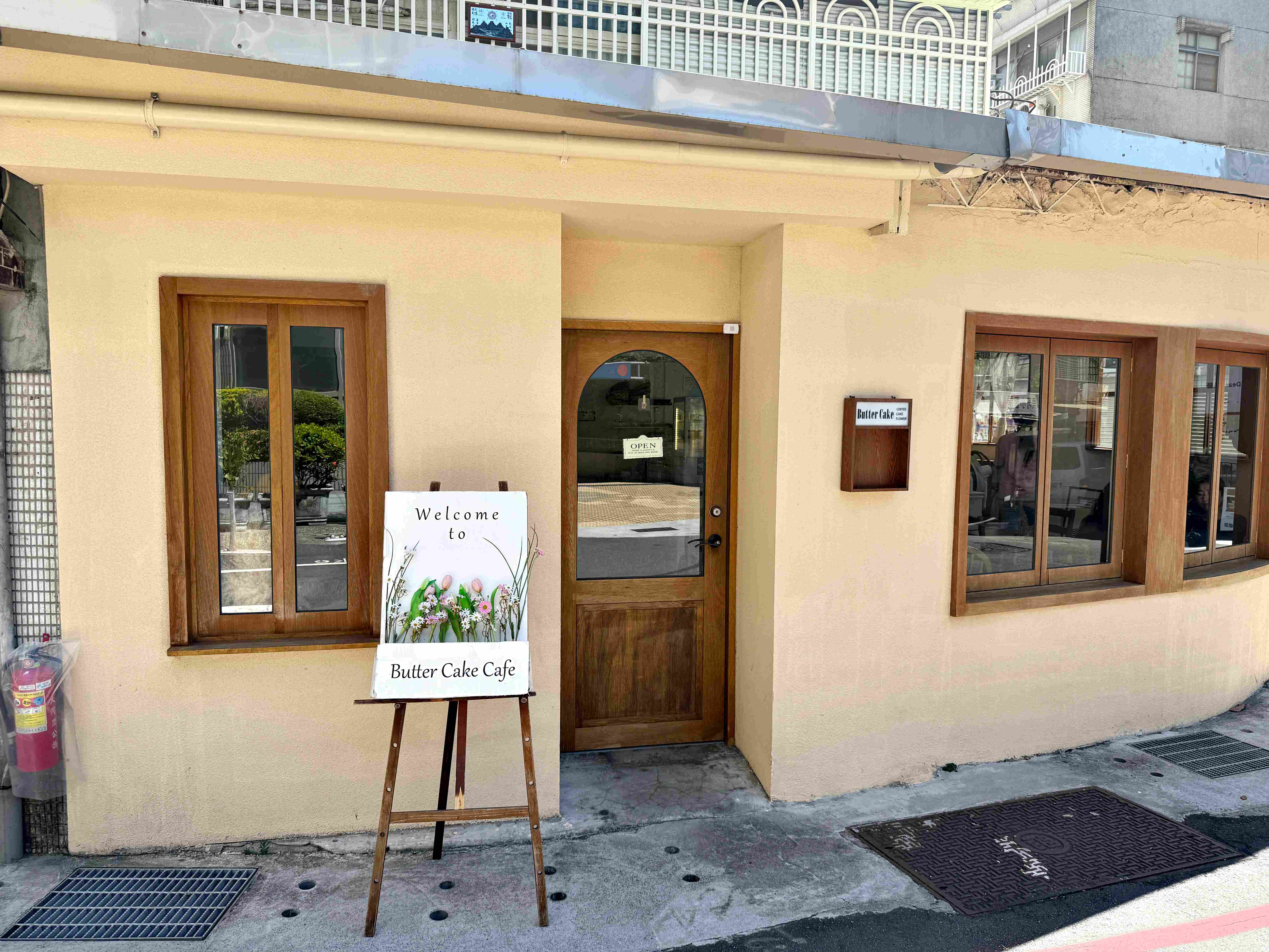 【新店美食】Butter Cake Café 奶油蛋糕咖啡廳，裝潢美、甜點超好吃(菜單) @厚片嘴角帶便當