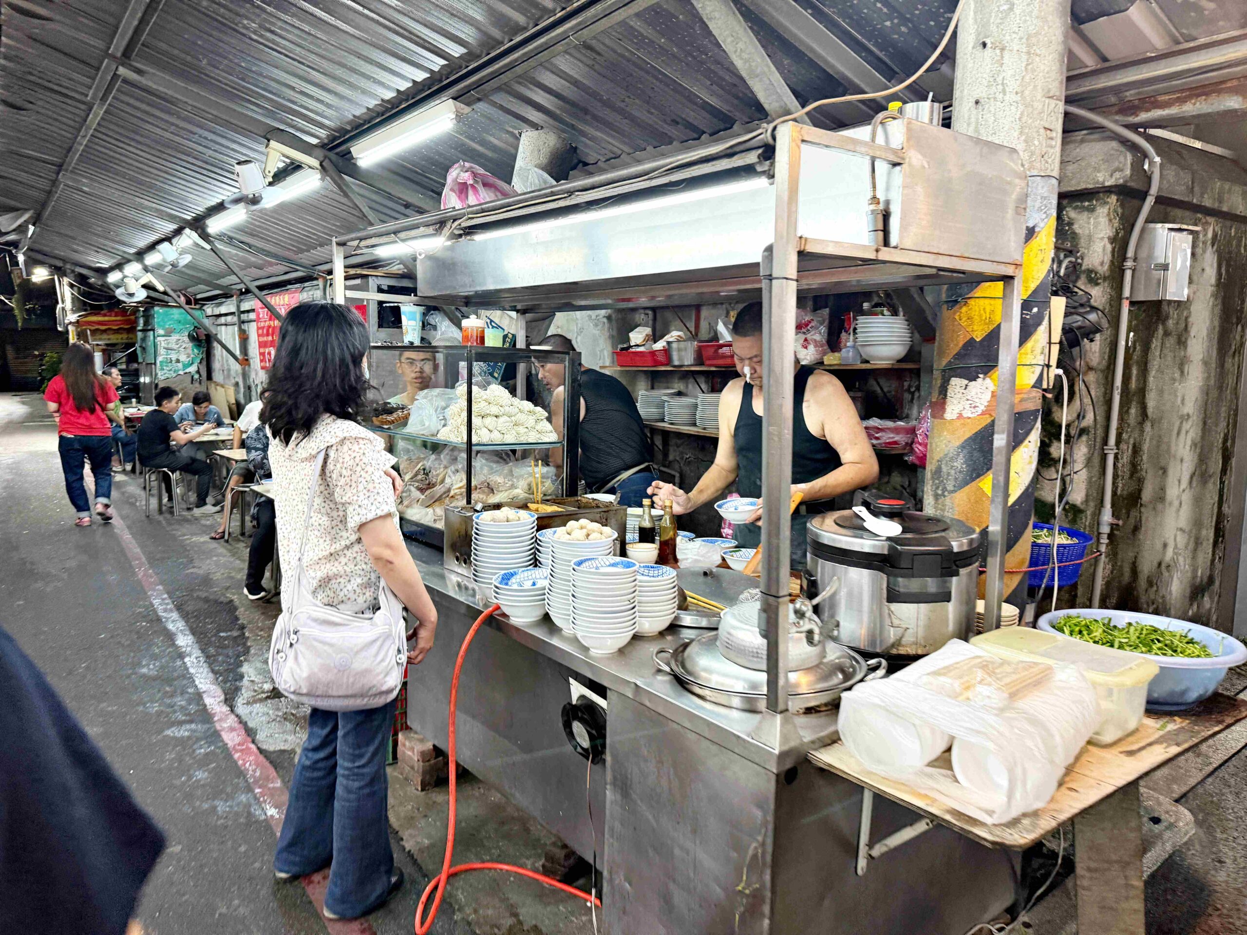 【三重美食】三兄弟麵攤：隱藏在大同北路巷弄的在地人麵店(菜單) @厚片嘴角帶便當