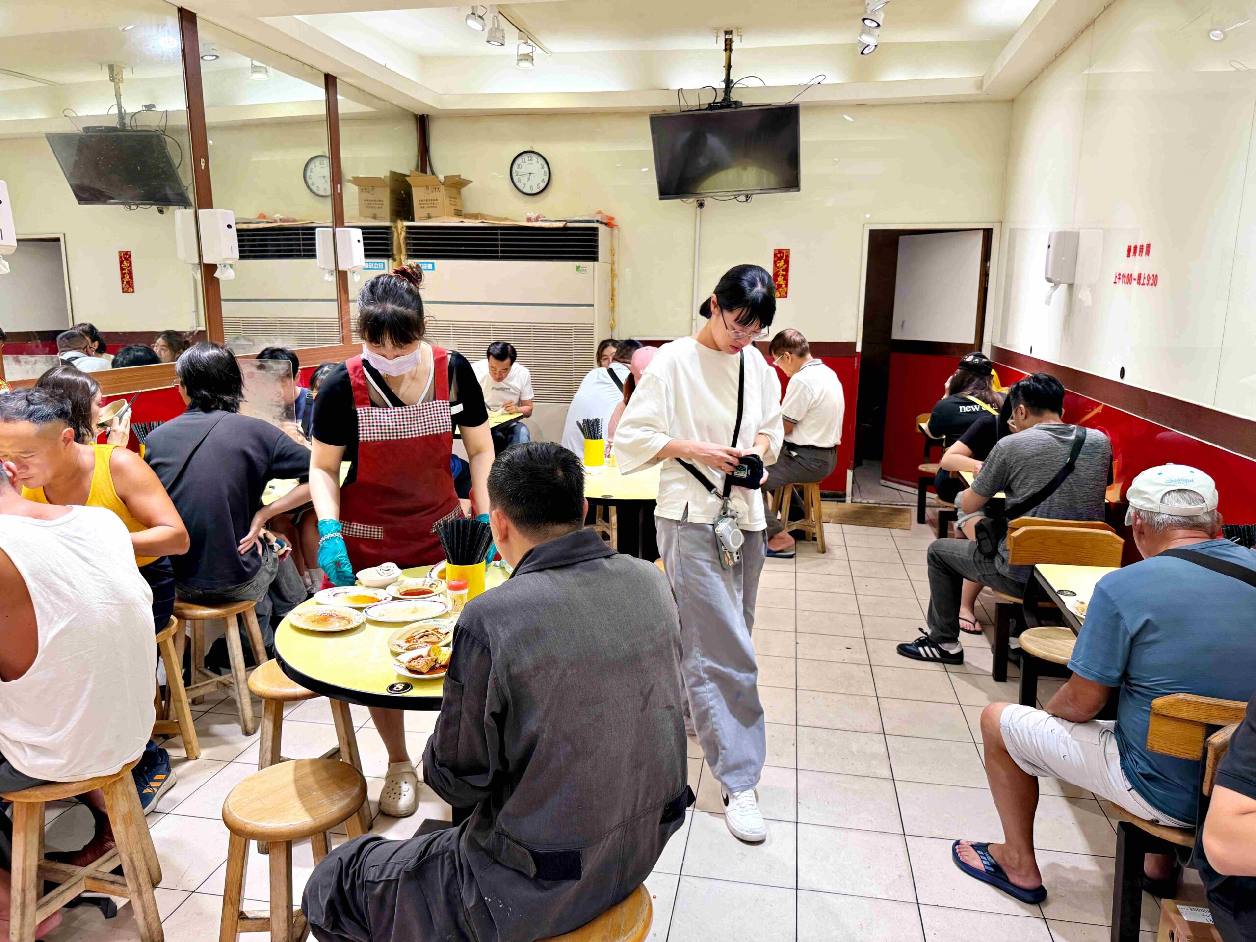 【三重美食】店小二魯肉飯，三重必比登推薦！在地人最愛(菜單) @厚片嘴角帶便當