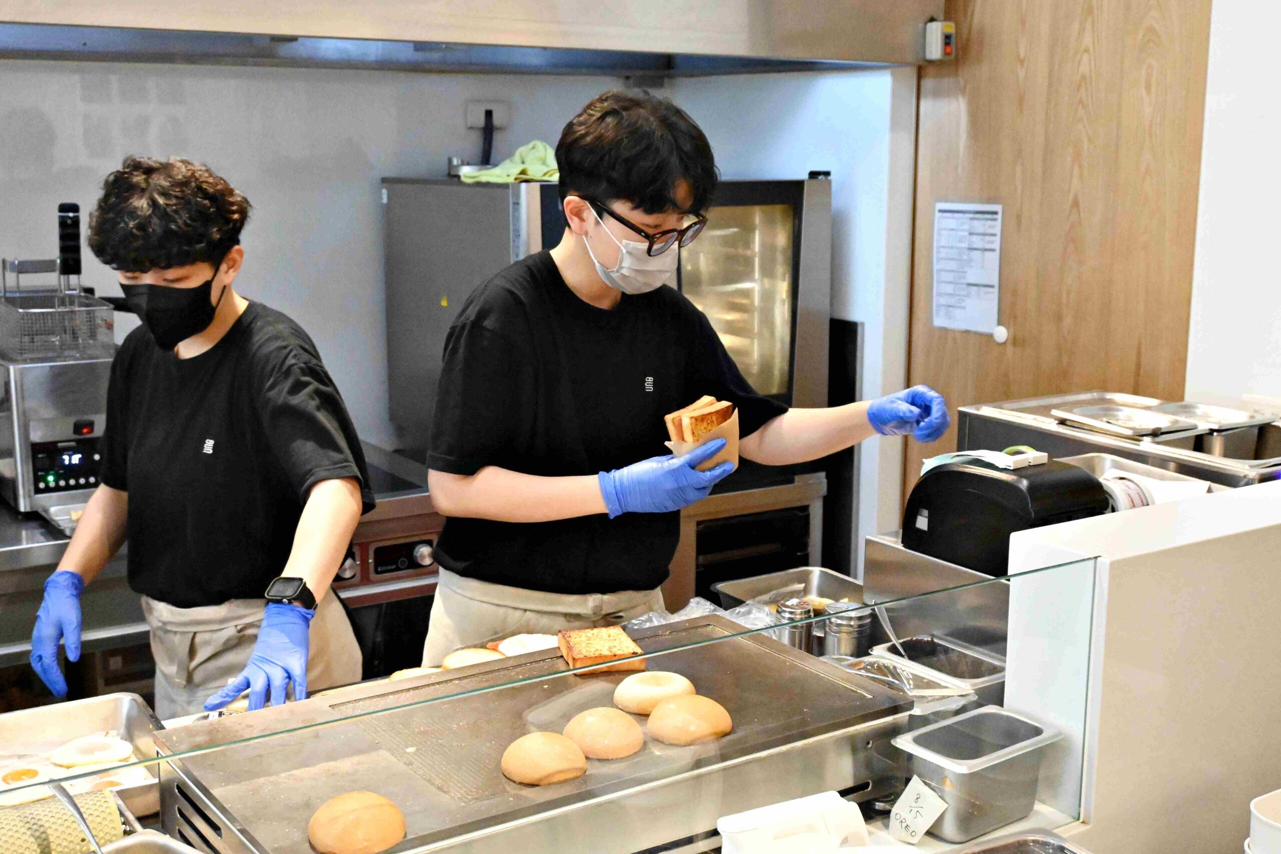 【新莊美食推薦】EGG BUN Breakfast早午餐，松露牛肉漢堡太強，蛋捲餅更驚艷(菜單) @厚片嘴角帶便當