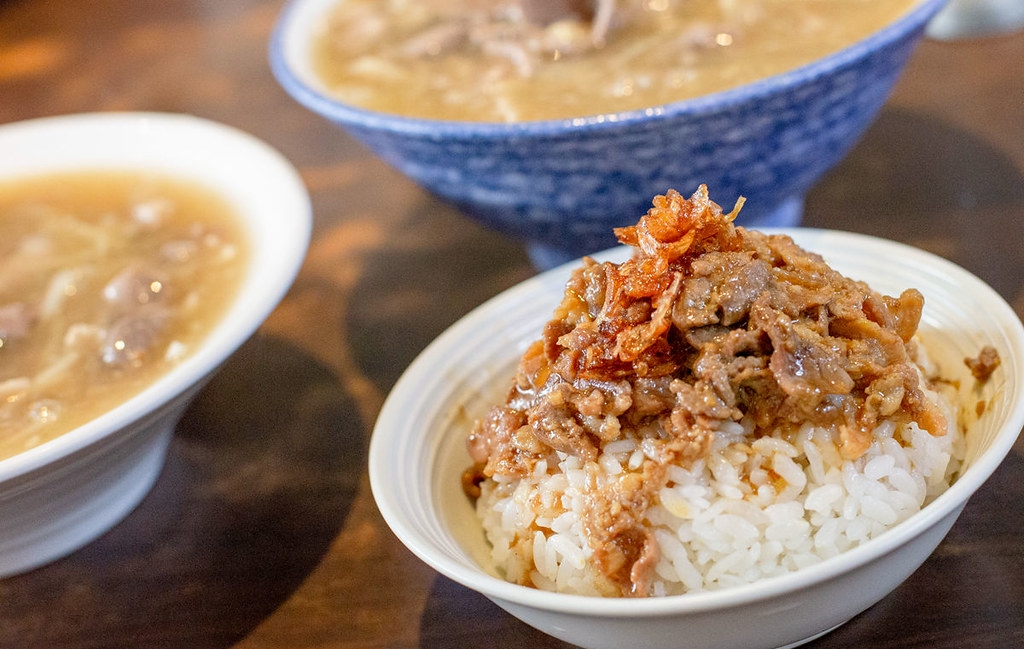 【新店美食】新店北鴨鴨肉羹，羽球金牌國手也愛的在地傳奇美味推薦(菜單) @厚片嘴角帶便當
