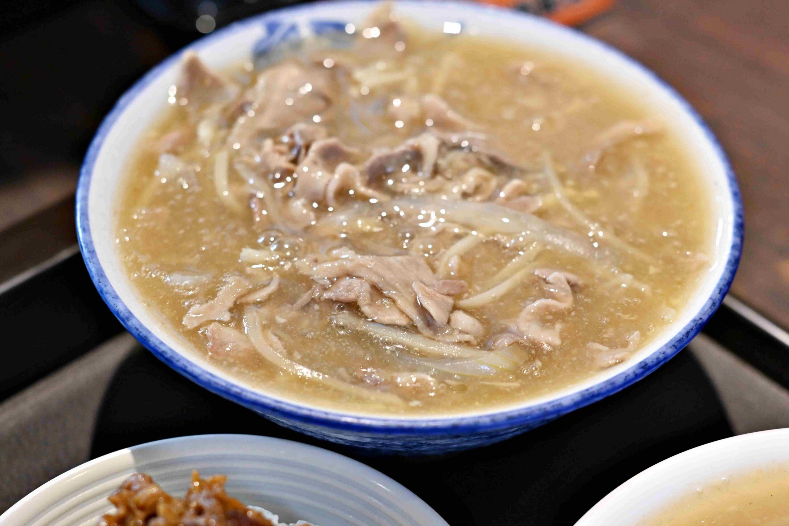 【新店美食】新店北鴨鴨肉羹，羽球金牌國手也愛的在地傳奇美味推薦(菜單) @厚片嘴角帶便當