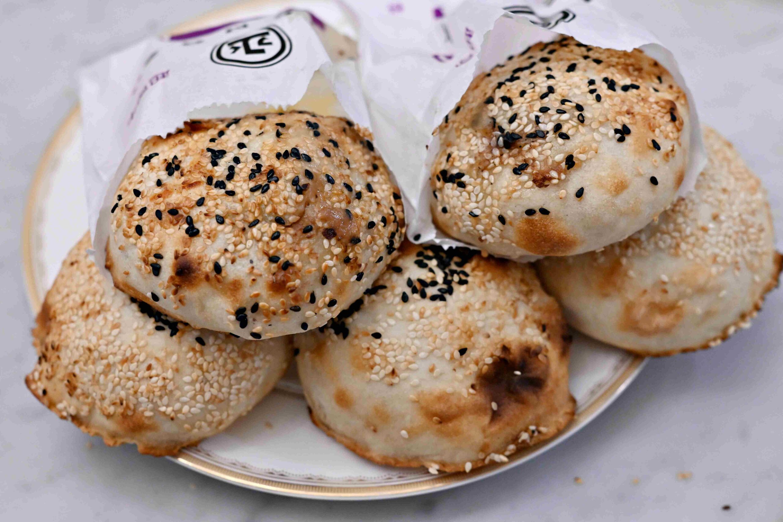 【新莊美食】新鴨庄便當，炸雞腿超狂，比肯德基還強推薦(菜單) @厚片嘴角帶便當