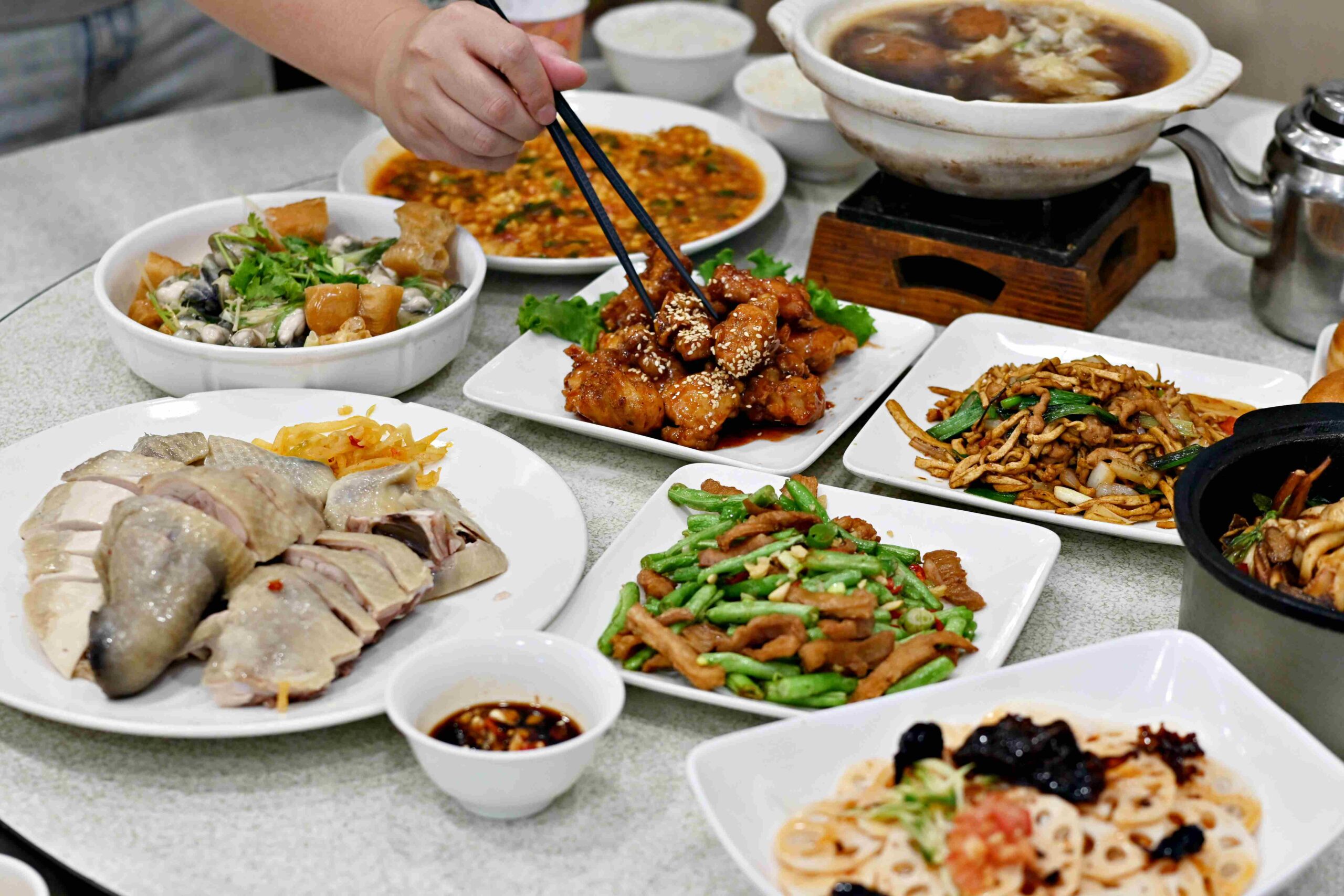 【內湖美食】大湖餐館，內湖三十年老字號餐廳，碧湖公園旁推薦(菜單) @厚片嘴角帶便當