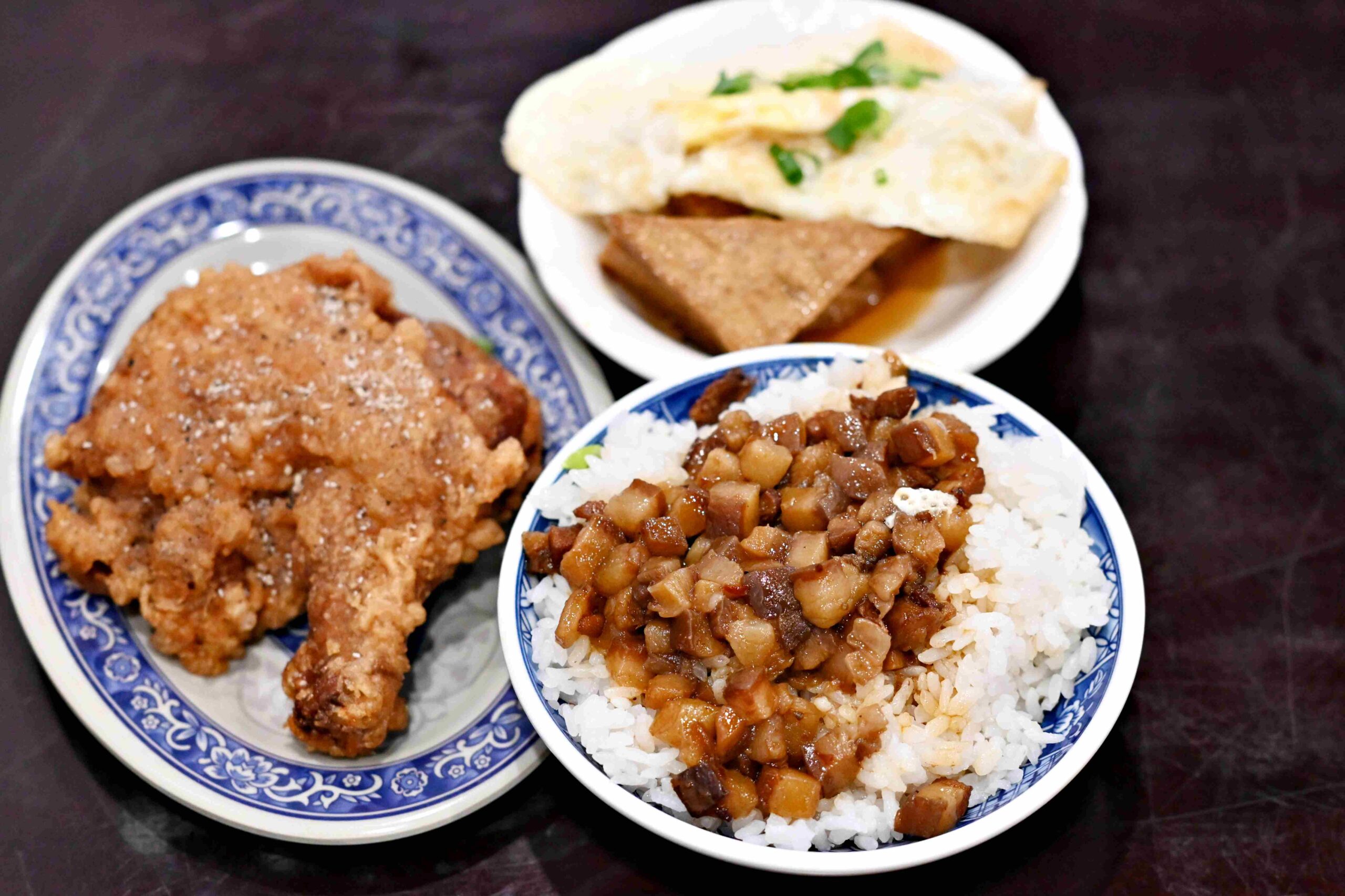 【新莊美食】魯十二滷肉飯，最強麻辣滷肉飯必吃推薦(菜單) @厚片嘴角帶便當