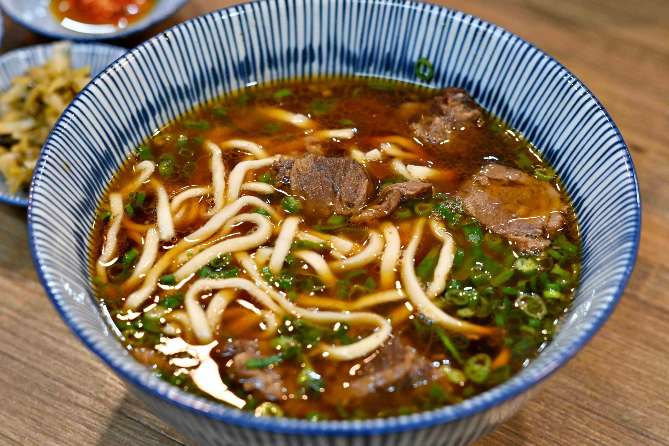 【台北牛肉麵推薦】許肥牛肉麵｜大同區隱藏版牛三寶麵爆料登場（附菜單） @厚片嘴角帶便當