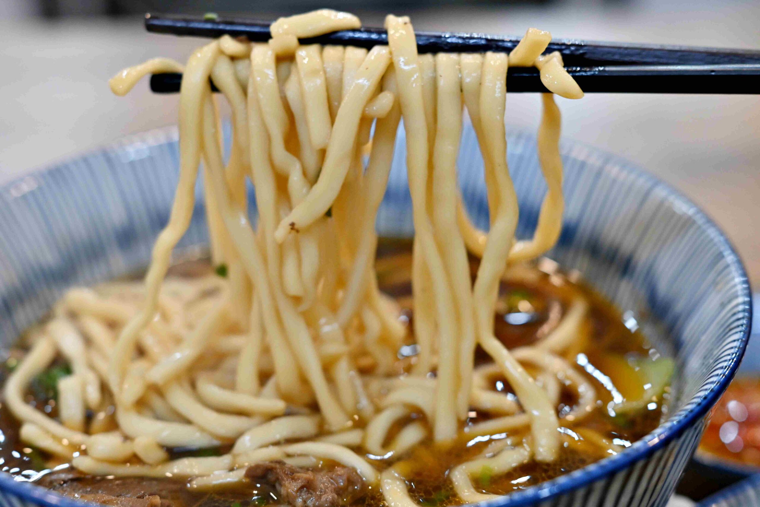 【大同區美食】林記牛肉麵，牛肋條超嫩一碗100元推薦！(菜單) @厚片嘴角帶便當