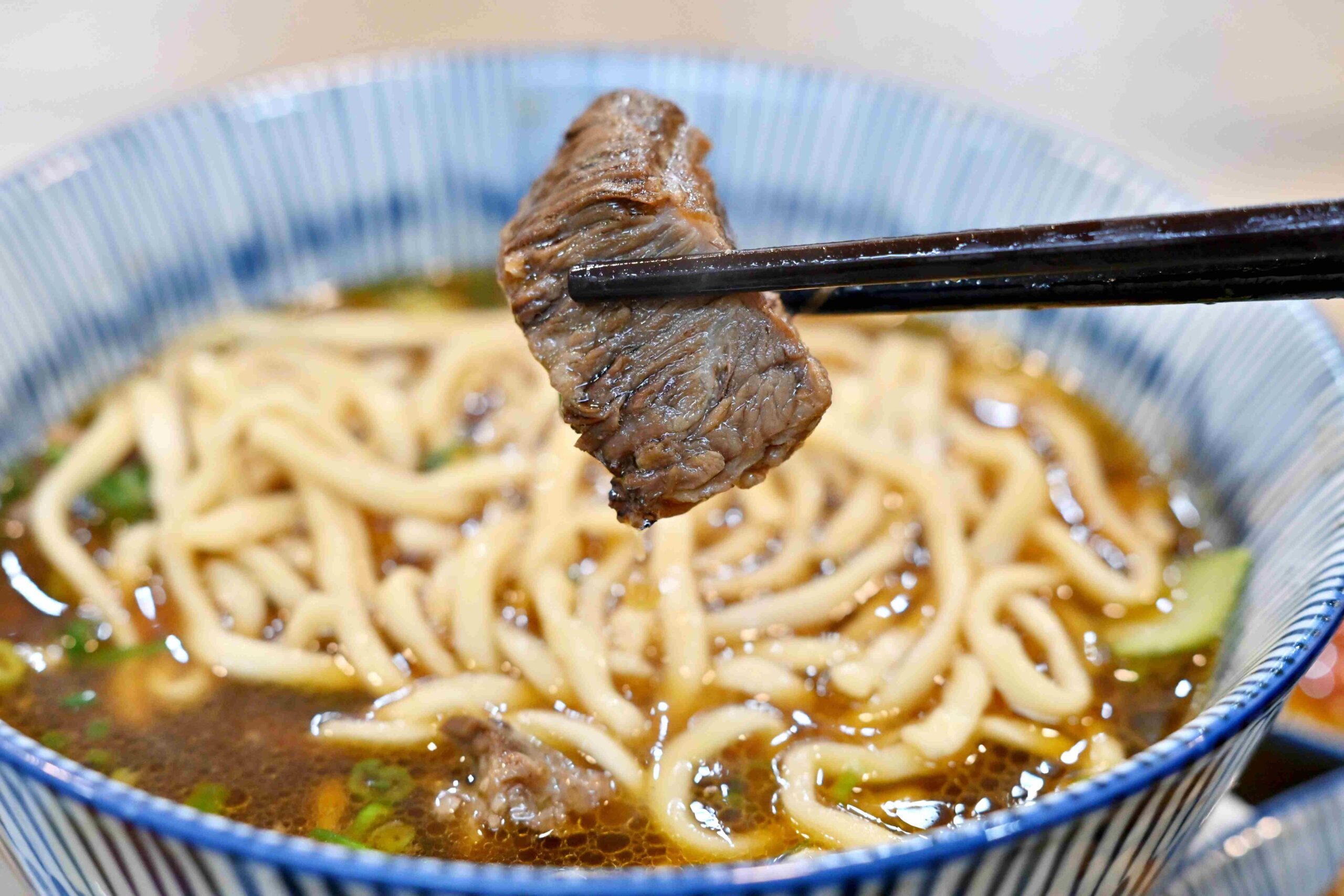 【大同區美食】林記牛肉麵，牛肋條超嫩一碗100元推薦！(菜單) @厚片嘴角帶便當