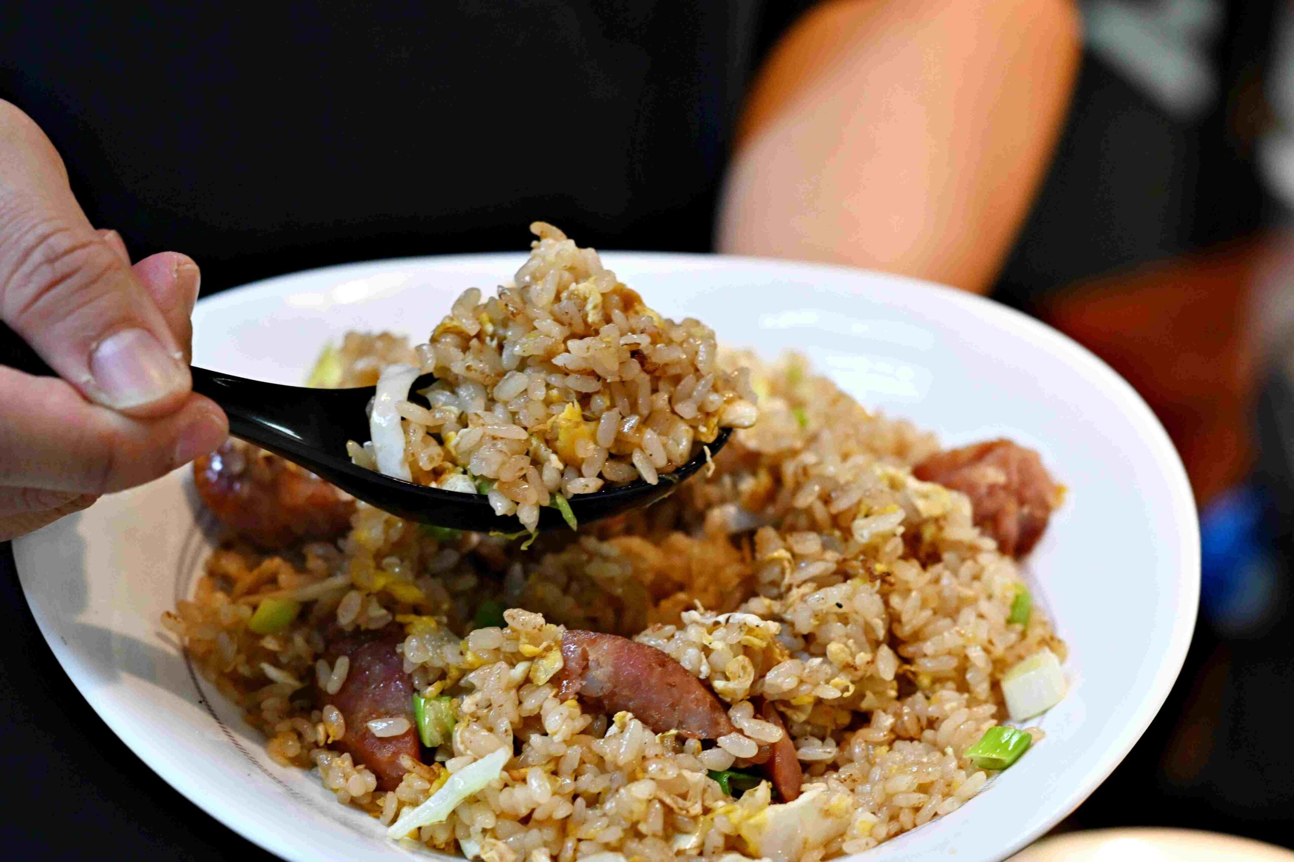 【西門美食】金滿園，排骨雞腿都好吃，炒飯是亮點推薦(菜單) @厚片嘴角帶便當