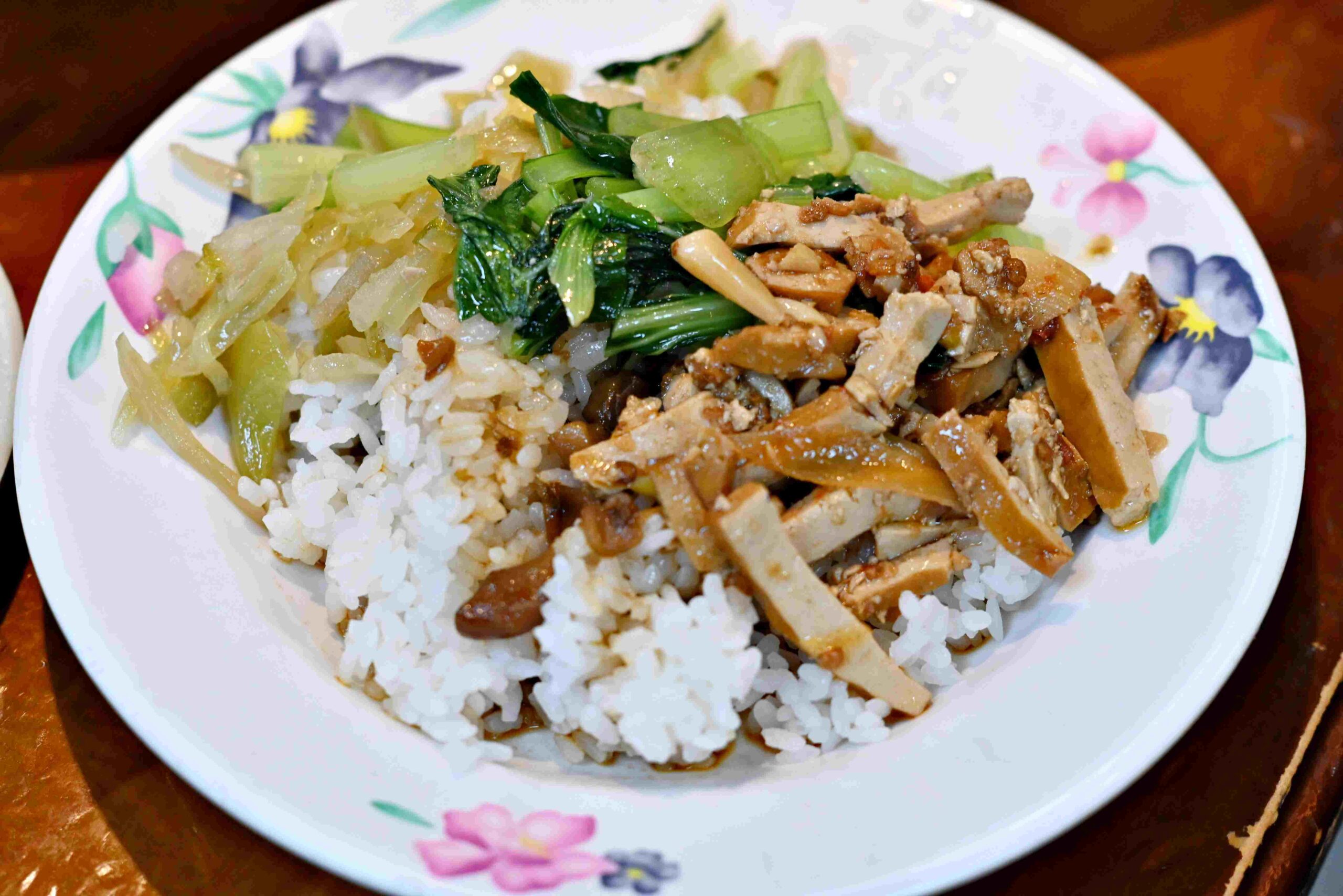 【西門美食】金滿園，排骨雞腿都好吃，炒飯是亮點推薦(菜單) @厚片嘴角帶便當