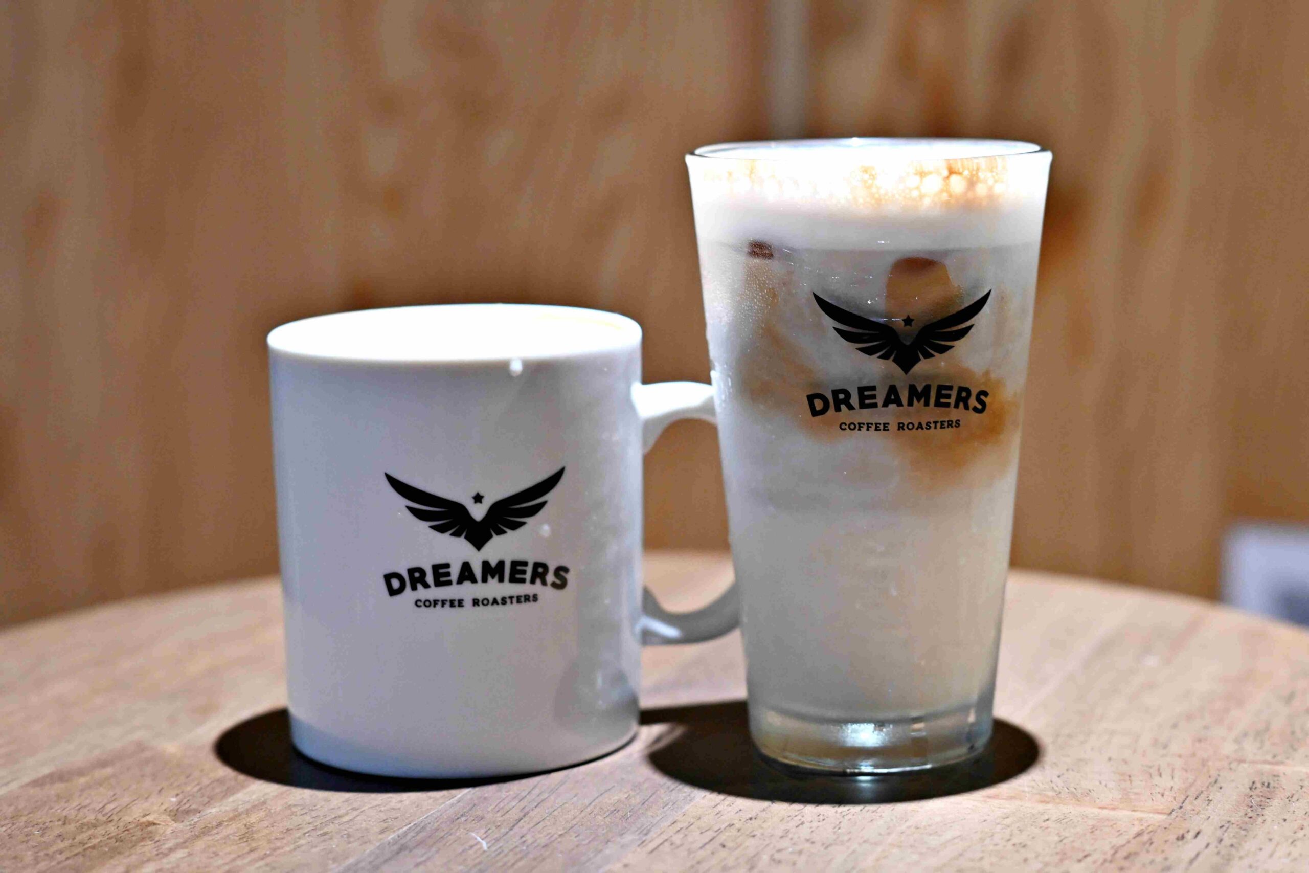 【內湖美食】Dreamers Coffee Roasters 內湖店，不限時、有插座還有滿櫃麵包推薦(菜單) @厚片嘴角帶便當