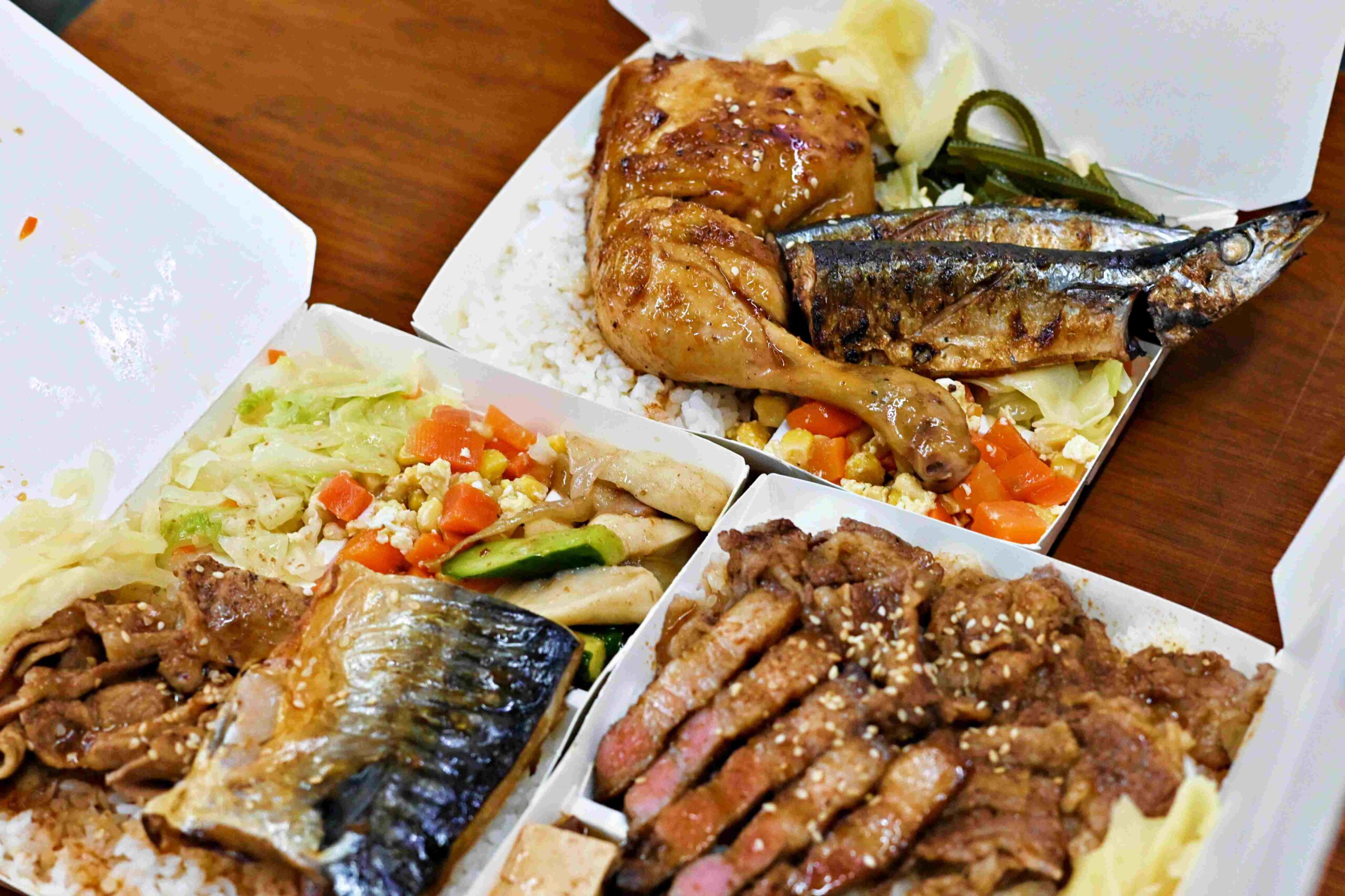 【三重美食推薦】A師傅烤肉飯：百元就能吃雙主餐，便當人氣店推薦(附菜單) @厚片嘴角帶便當