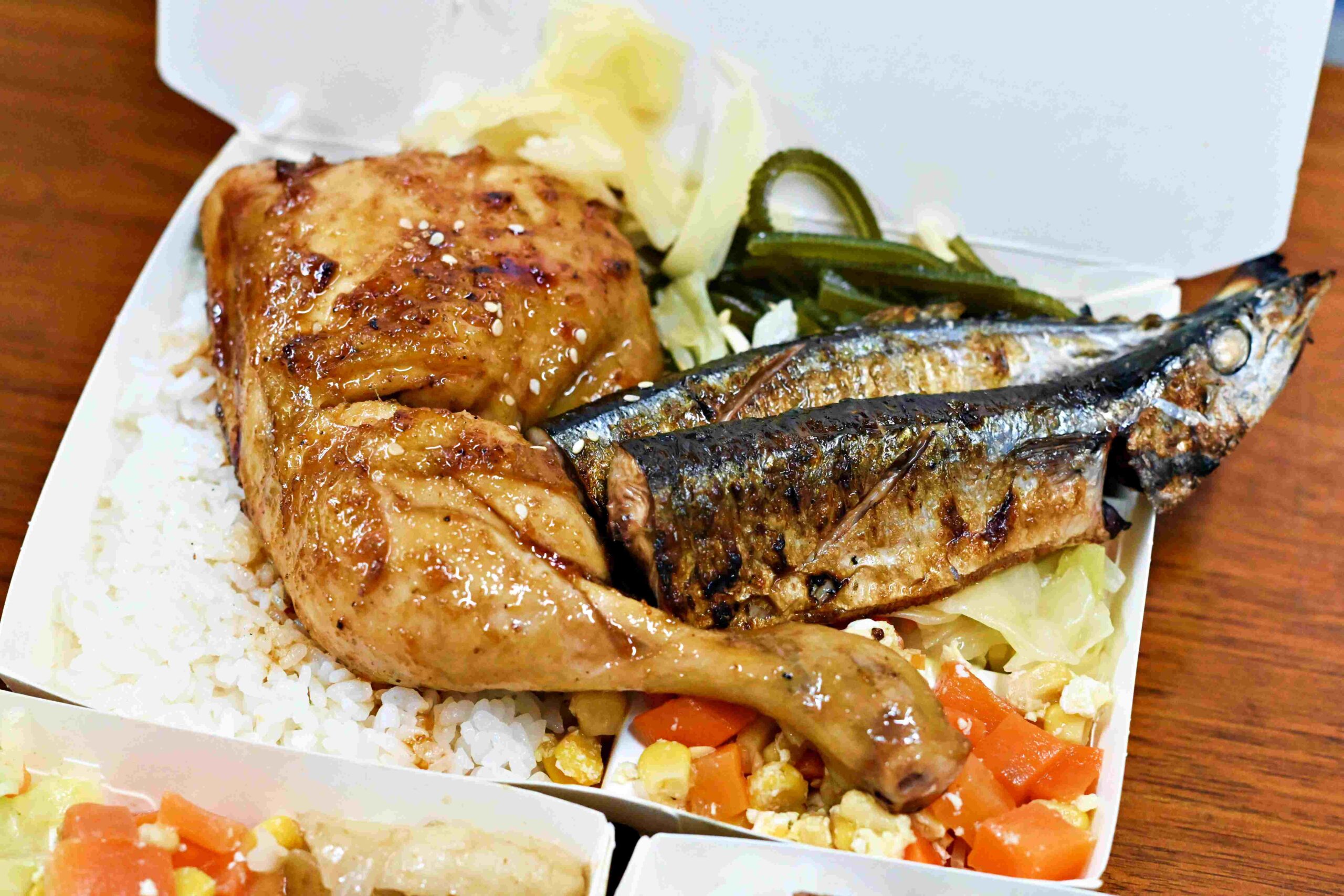 【三重美食推薦】A師傅烤肉飯：百元就能吃雙主餐，便當人氣店推薦(附菜單) @厚片嘴角帶便當