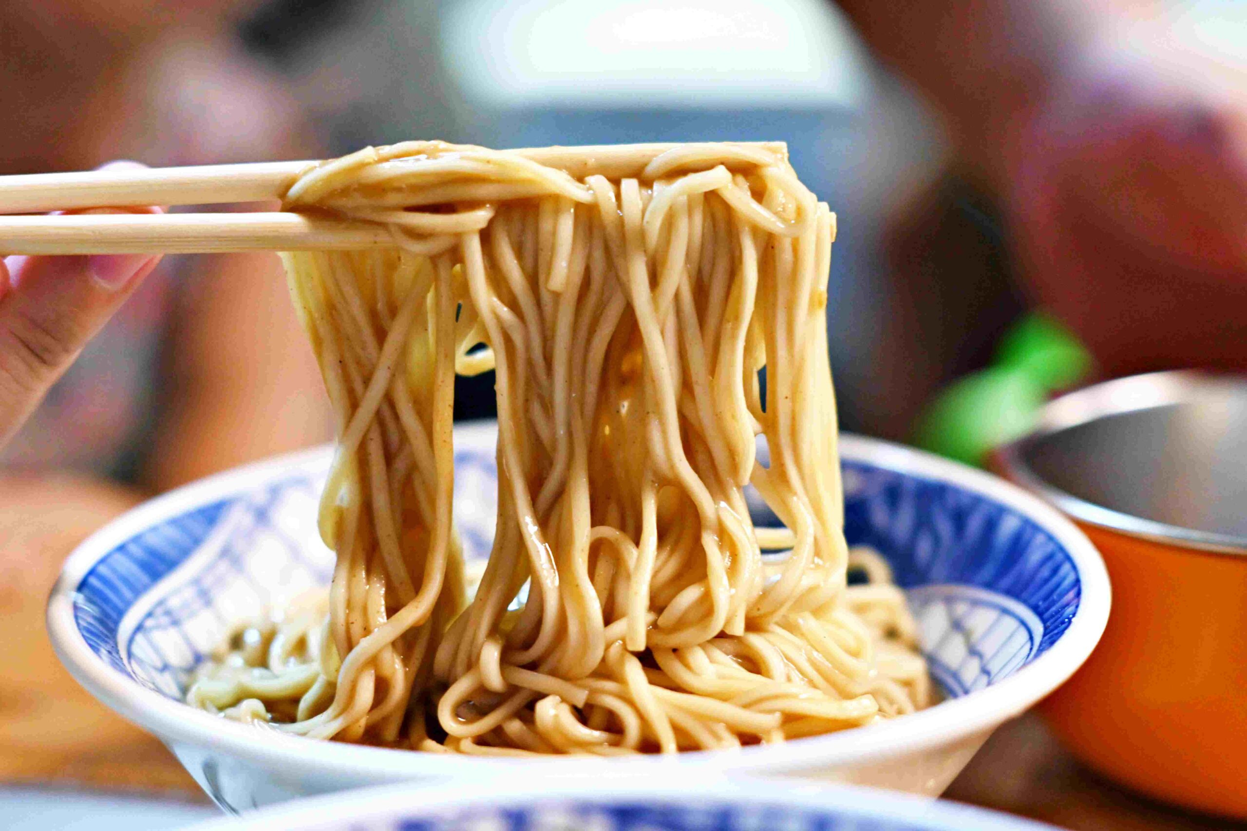 【宜蘭美食】火生餛飩麵店，餛飩湯 30 元超佛！在地人從小吃到大推薦(菜單) @厚片嘴角帶便當
