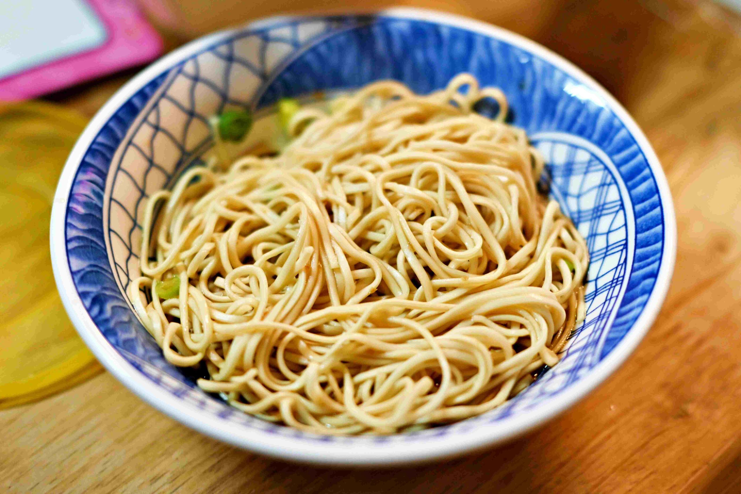 【宜蘭美食】火生餛飩麵店，餛飩湯 30 元超佛！在地人從小吃到大推薦(菜單) @厚片嘴角帶便當