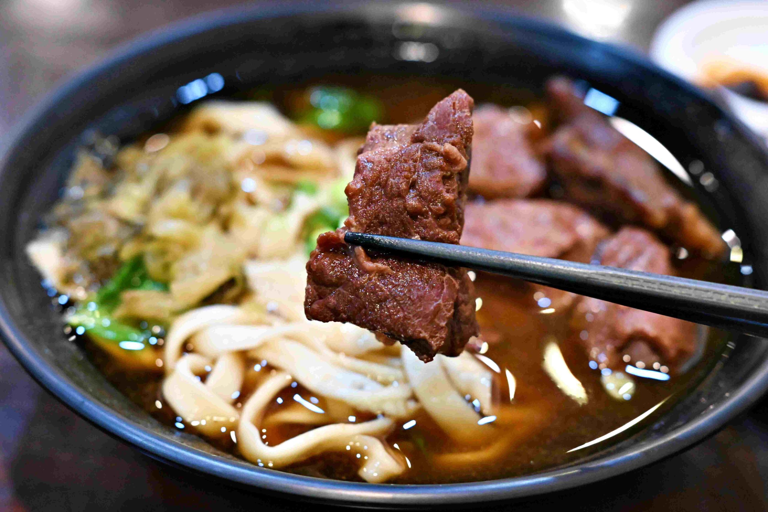 【新莊美食】武媽牛肉麵店,大骨熬湯+原塊牛肉只要 $130,新莊必吃推薦(菜單)! @厚片嘴角帶便當 【新莊美食】武媽牛肉麵店,大骨熬湯+原塊牛肉只要 $130,新莊必吃推薦(菜單)! @厚片嘴角帶便當