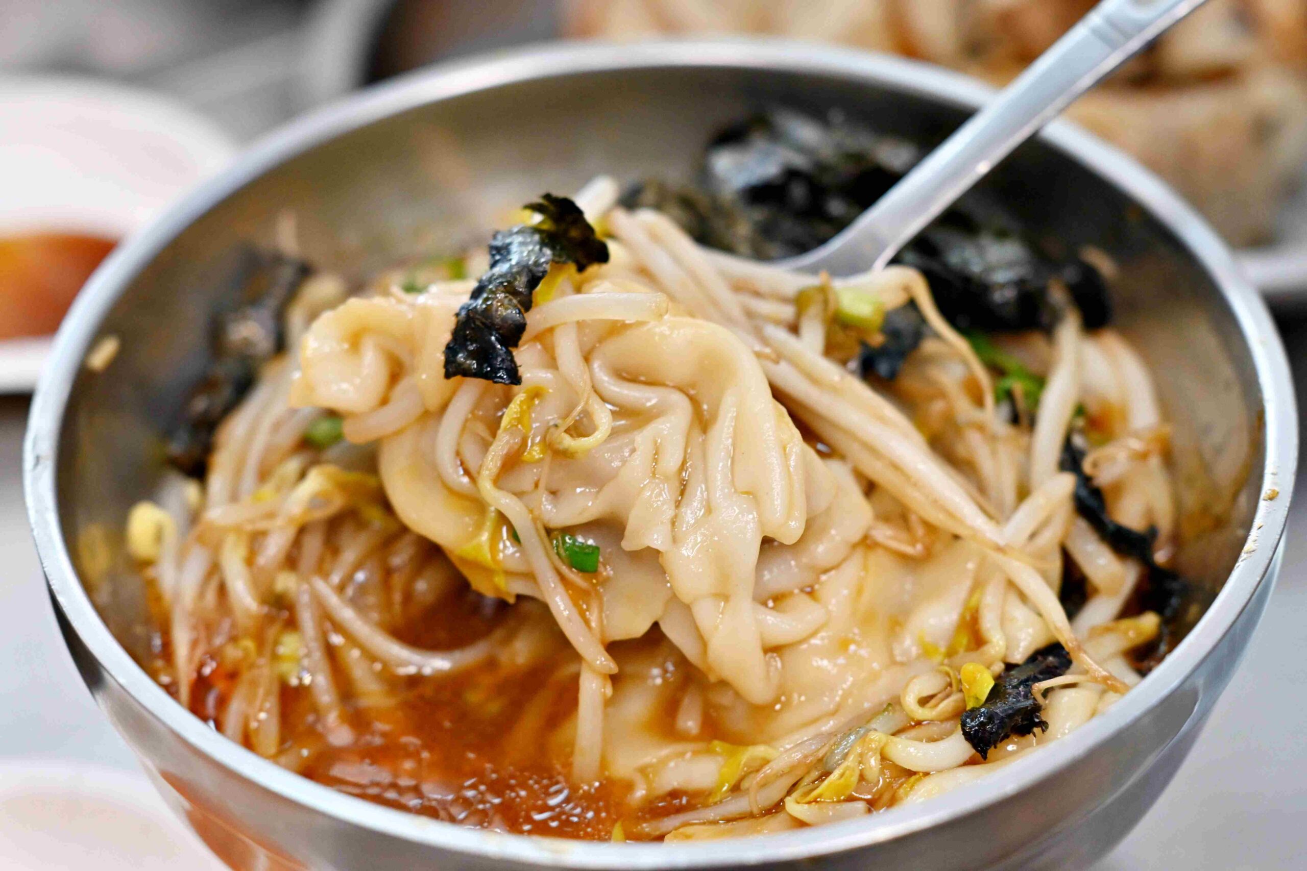 【新莊美食】云享小吃店鍋貼、水餃、抄手全都強到誇張，在地人激推(菜單) @厚片嘴角帶便當