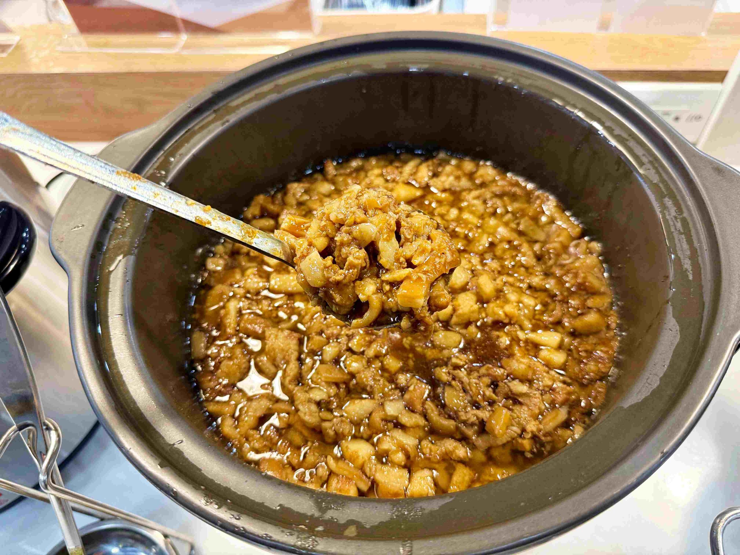【新莊美食】孫東寶台式牛排 PLUS：300 元主餐＋自助吧吃到飽，CP值爆炸推薦(附菜單) @厚片嘴角帶便當
