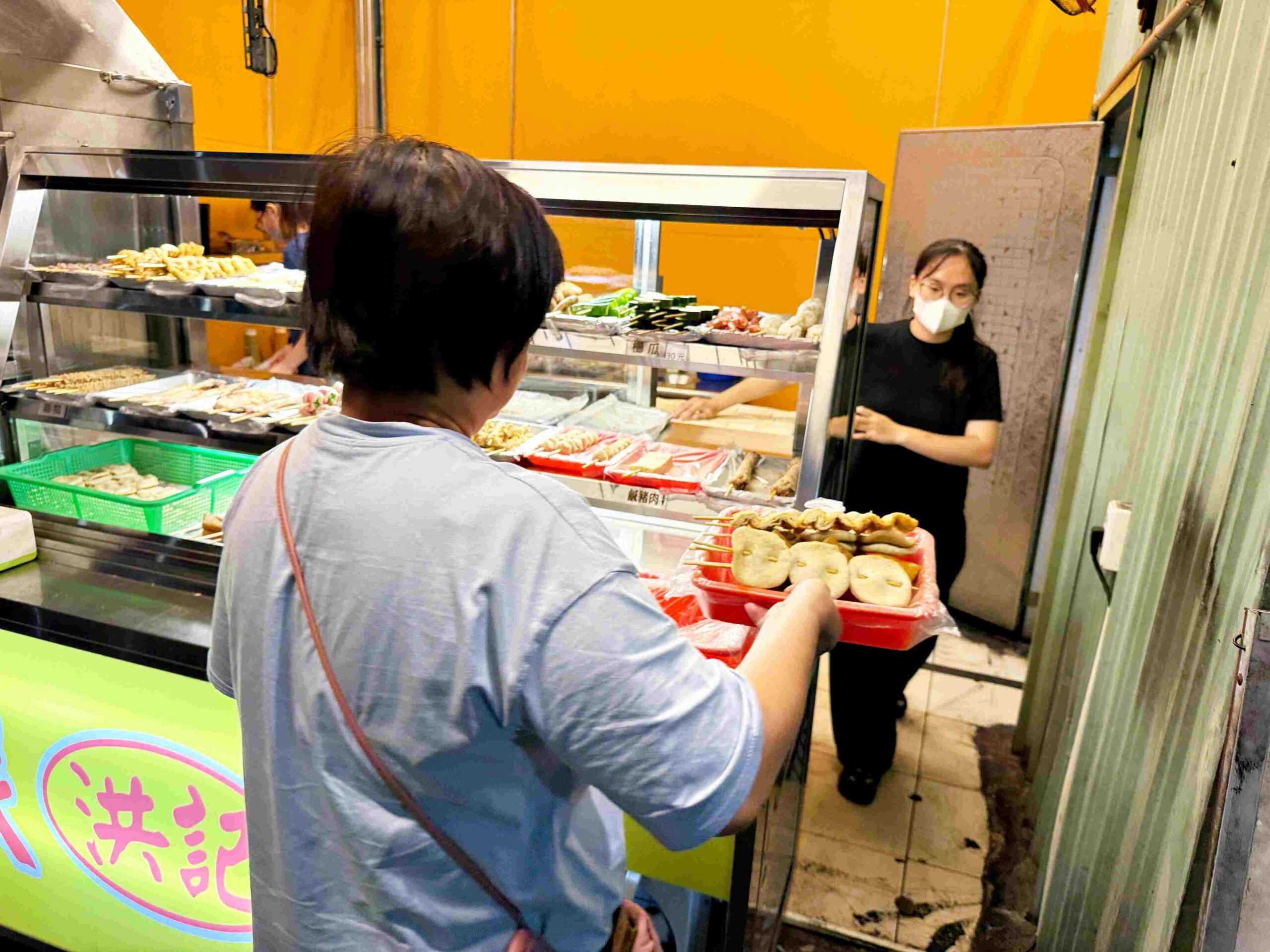 【新莊美食】洪記碳烤，新莊人氣炭烤店，醬料超強推薦(菜單) @厚片嘴角帶便當