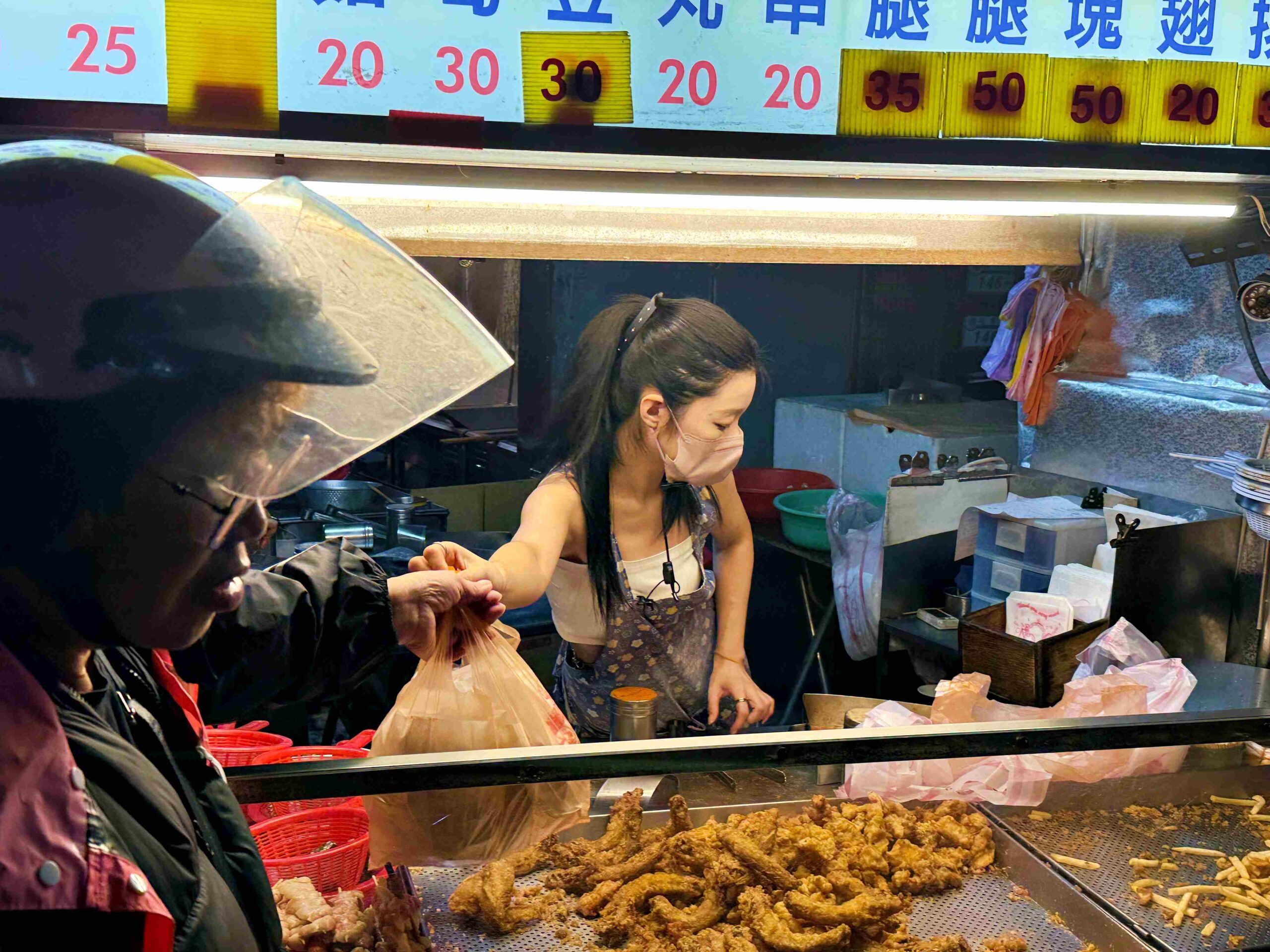 【新莊美食】無名便宜好吃的鹹酥雞攤,雞排只要35元、熱狗5元超狂好吃推薦(菜單) @趙先生吃飯 【新莊美食】無名便宜好吃的鹹酥雞攤,雞排只要35元、熱狗5元超狂好吃推薦(菜單) @趙先生吃飯