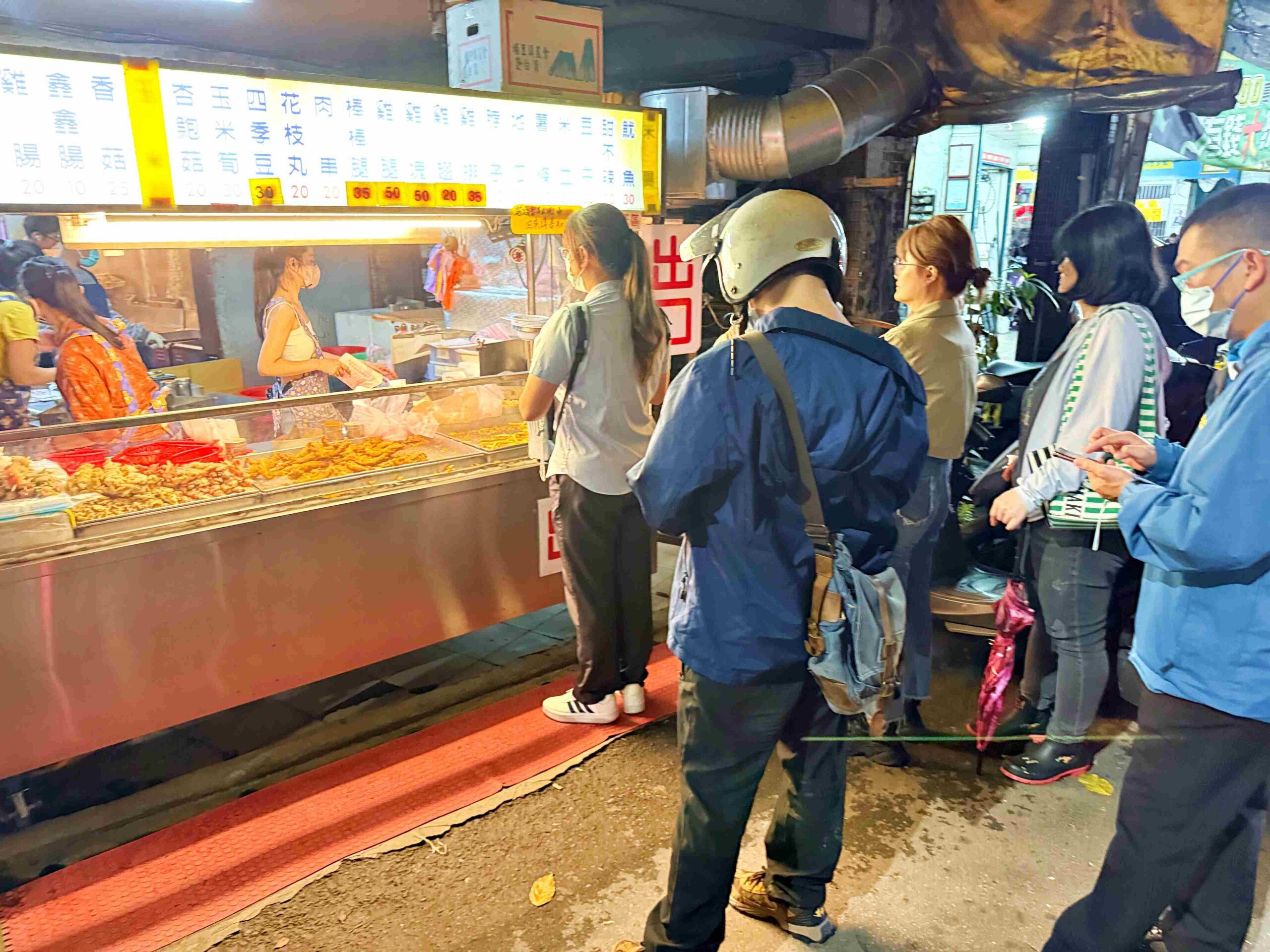 【新莊美食】無名便宜好吃的鹹酥雞攤，雞排只要35元、熱狗5元超狂好吃推薦(菜單) @趙先生吃飯