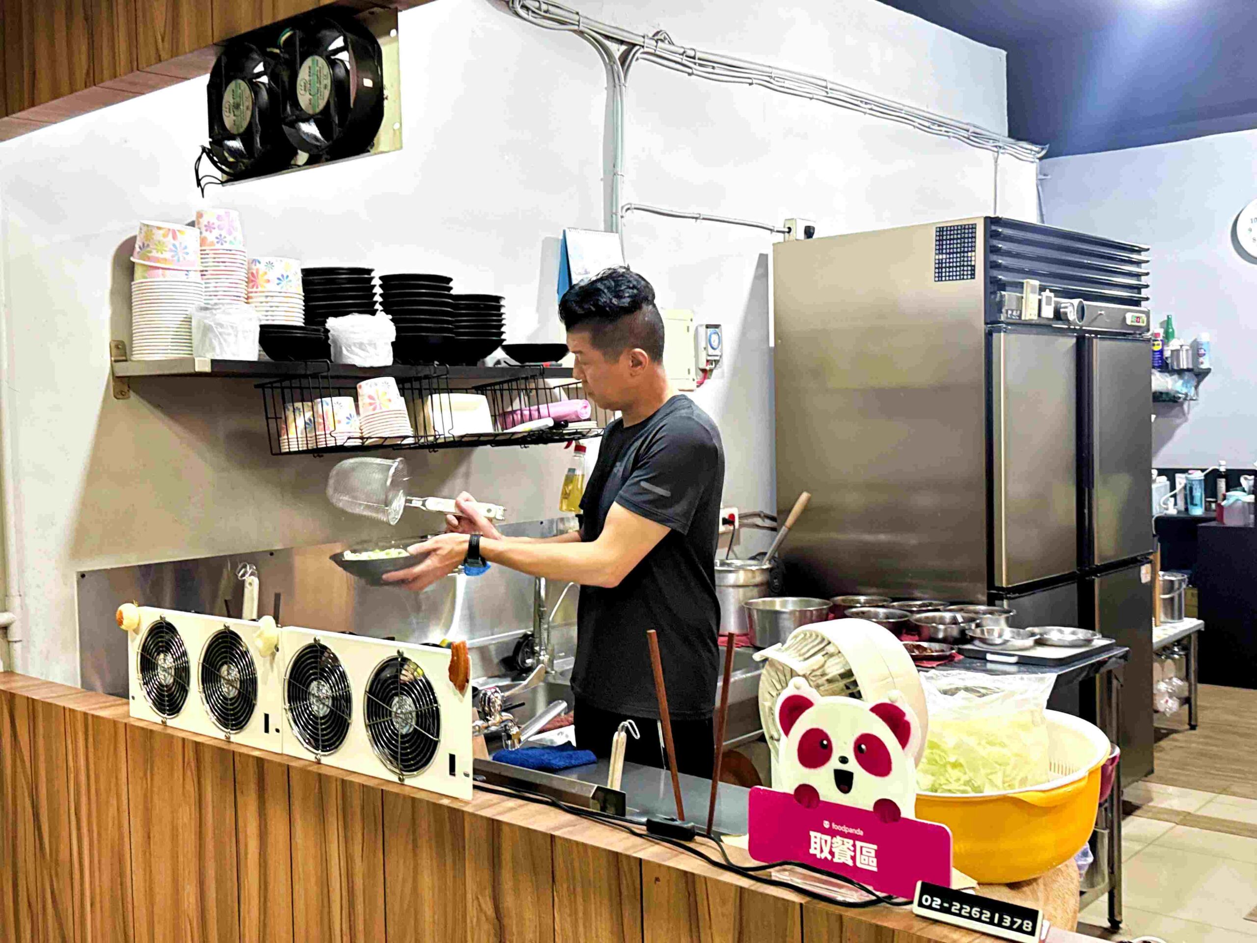 【新莊美食】武媽牛肉麵店,大骨熬湯+原塊牛肉只要 $130,新莊必吃推薦(菜單)! @厚片嘴角帶便當 【新莊美食】武媽牛肉麵店,大骨熬湯+原塊牛肉只要 $130,新莊必吃推薦(菜單)! @厚片嘴角帶便當