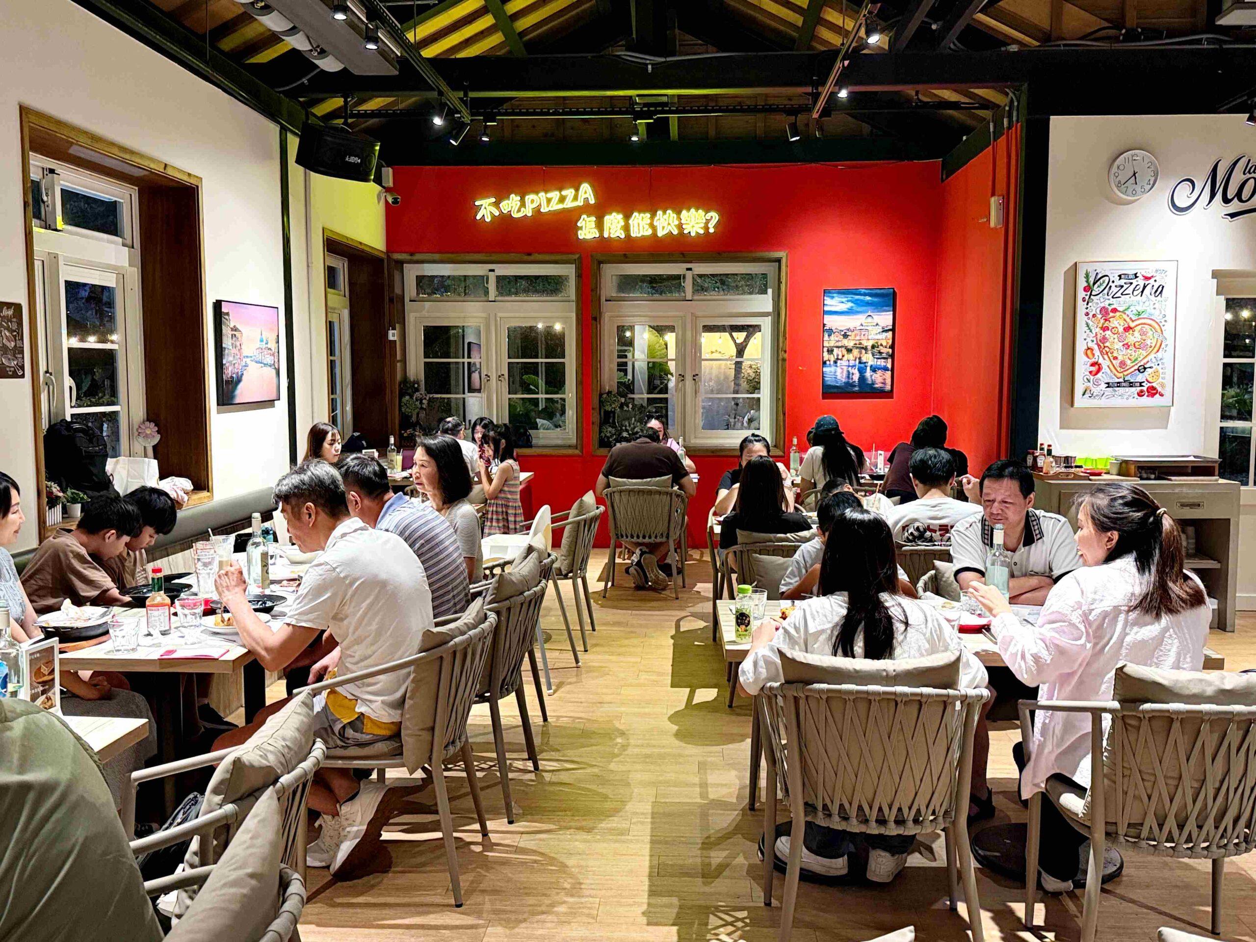 【陽明山美食】阿緹卡Pizza專賣店，歐美擺飾氛圍+厚實羅馬披薩太滿足推薦(菜單) @厚片嘴角帶便當