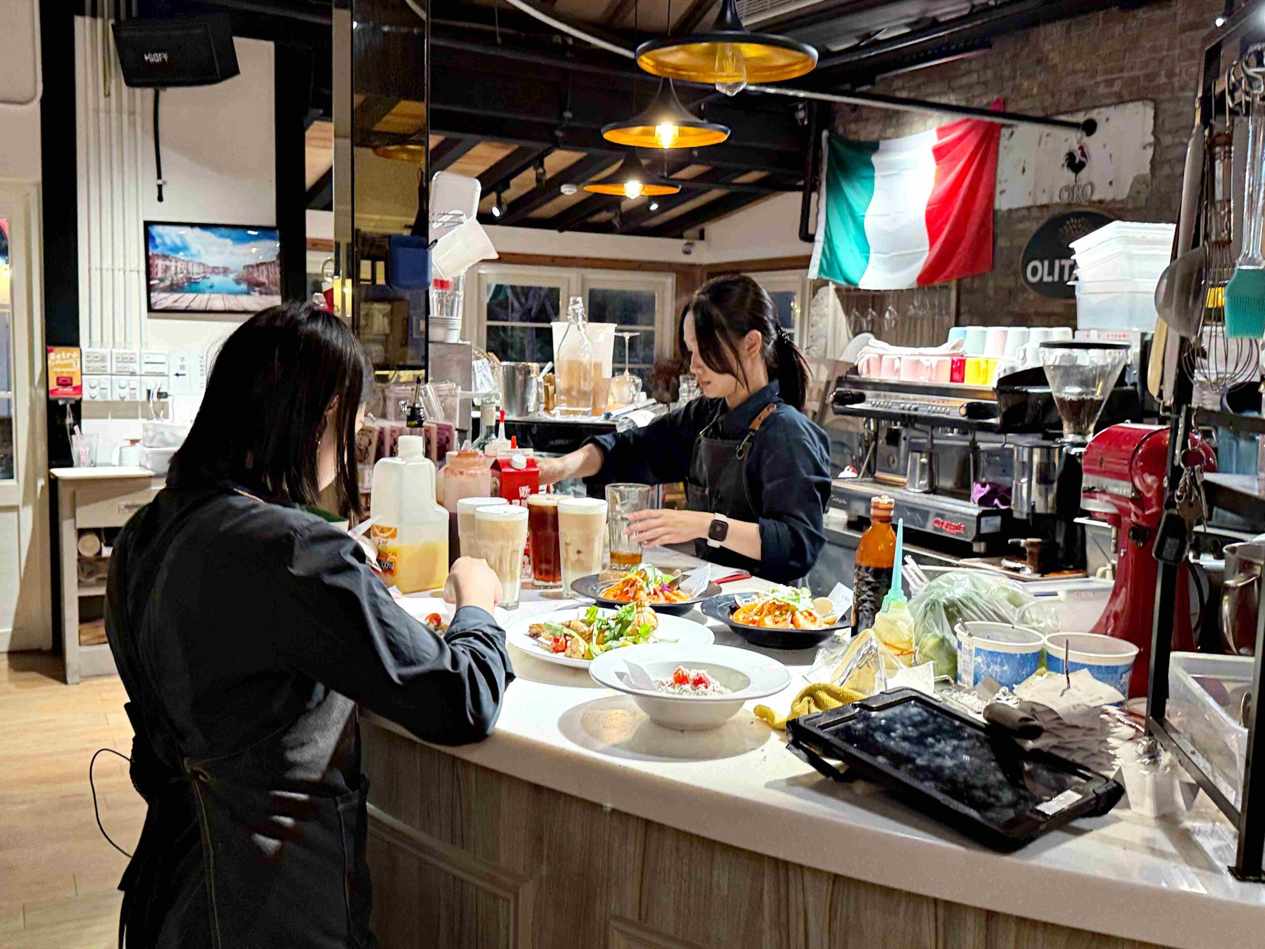 【陽明山美食】阿緹卡Pizza專賣店，歐美擺飾氛圍+厚實羅馬披薩太滿足推薦(菜單) @厚片嘴角帶便當