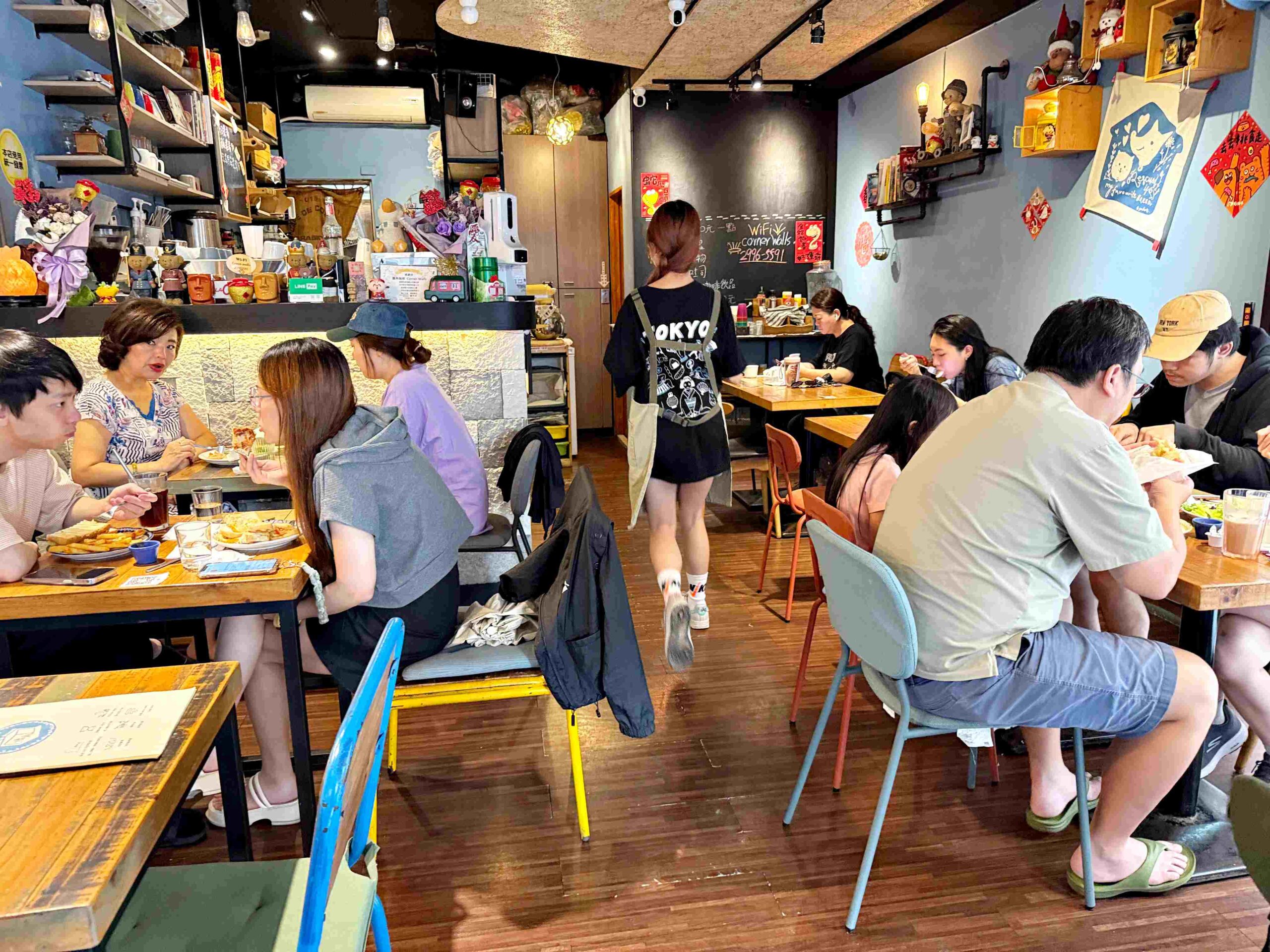 【新莊美食】牆角Corner Walls Café，早午餐脆皮雞排推薦(菜單) @厚片嘴角帶便當