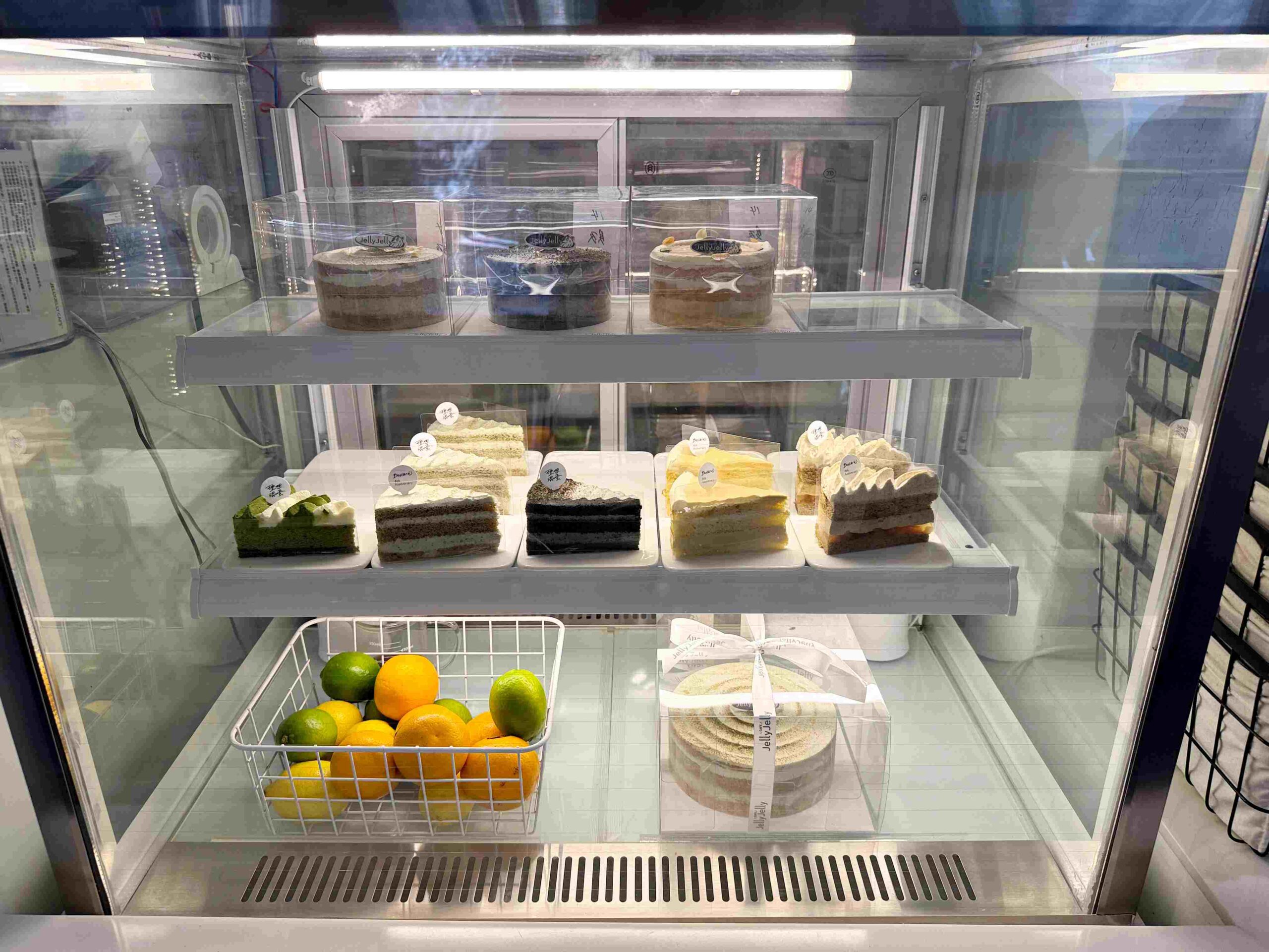 【忠孝新生美食】JellyJelly Cafe：超可愛白色系咖啡廳，甜點控必訪推薦！(菜單) @厚片嘴角帶便當