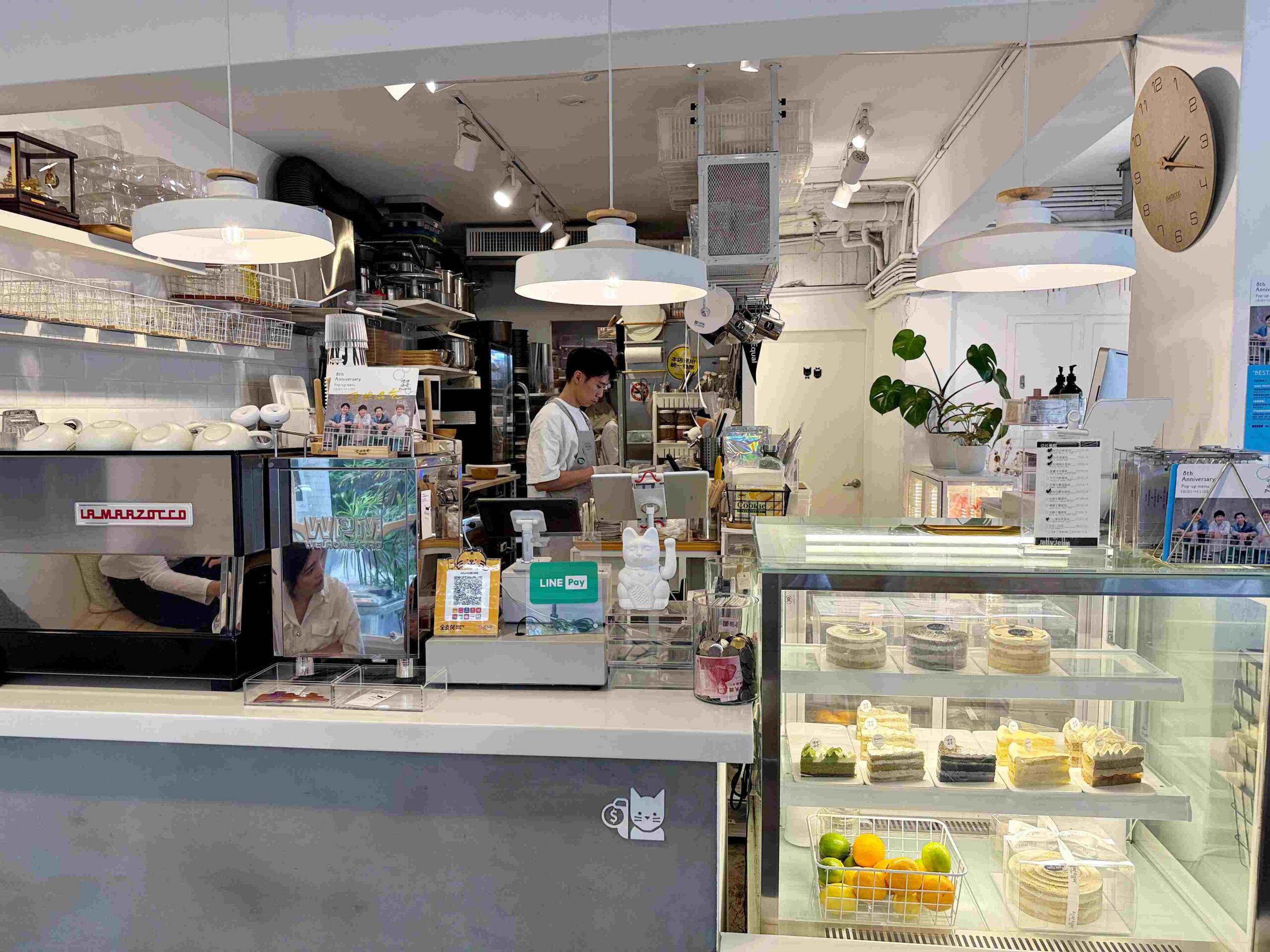 【忠孝新生美食】JellyJelly Cafe：超可愛白色系咖啡廳，甜點控必訪推薦！(菜單) @厚片嘴角帶便當