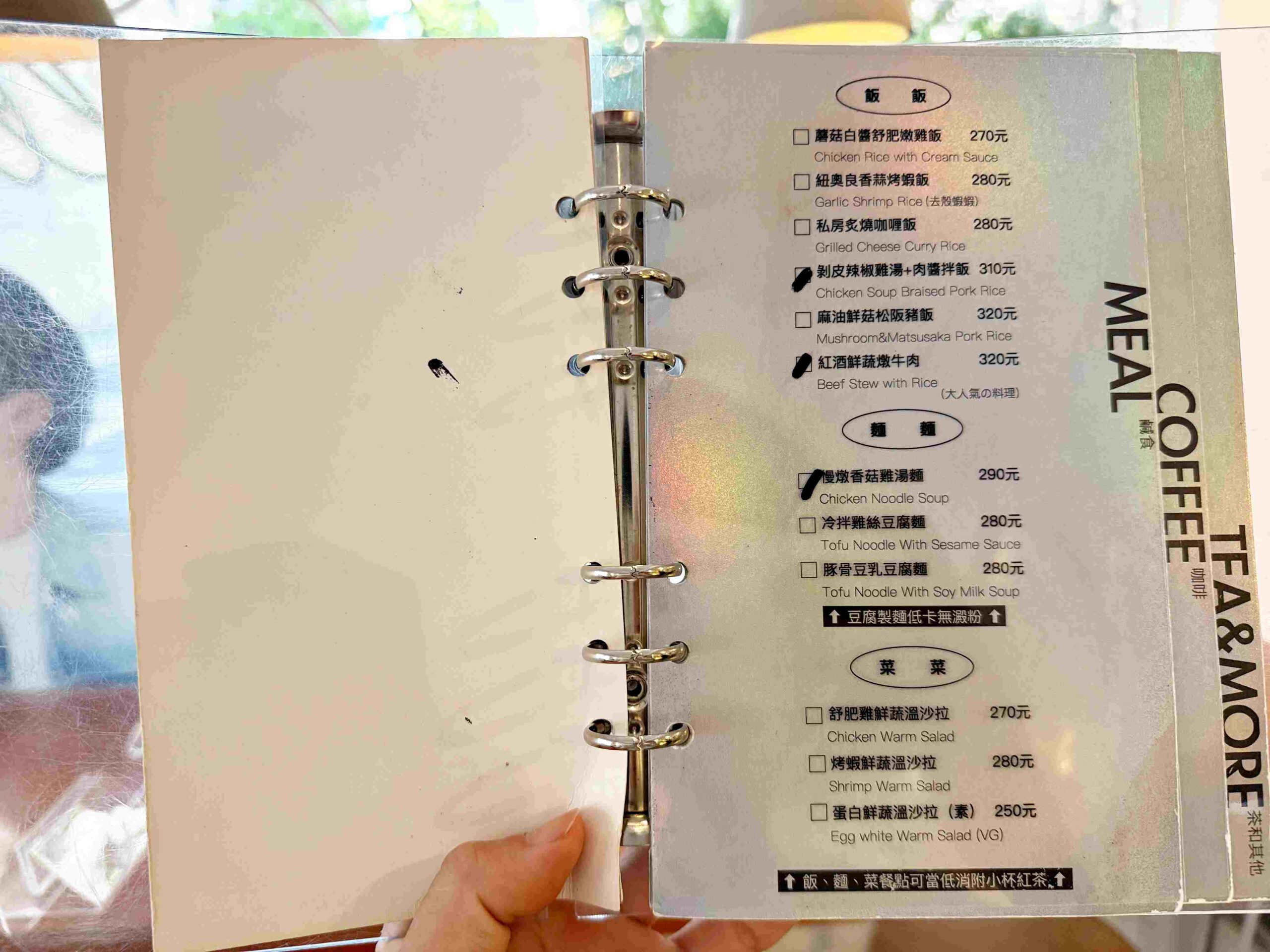 【忠孝新生美食】JellyJelly Cafe：超可愛白色系咖啡廳，甜點控必訪推薦！(菜單) @厚片嘴角帶便當