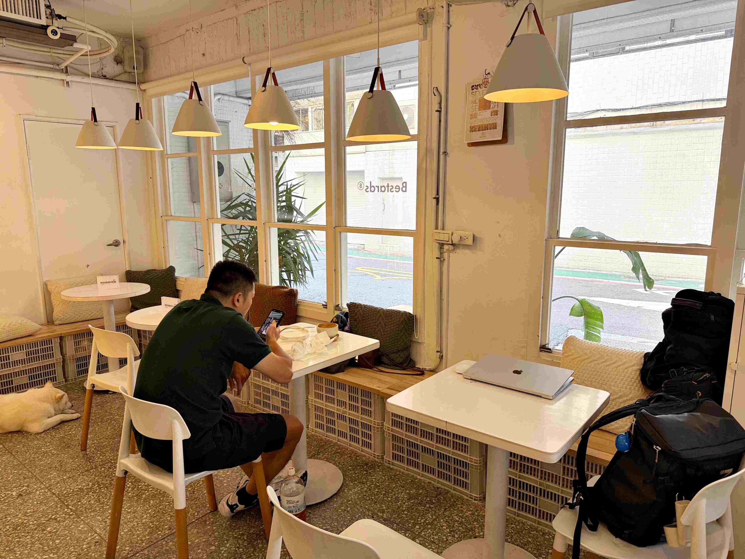 【忠孝新生美食】JellyJelly Cafe：超可愛白色系咖啡廳，甜點控必訪推薦！(菜單) @厚片嘴角帶便當