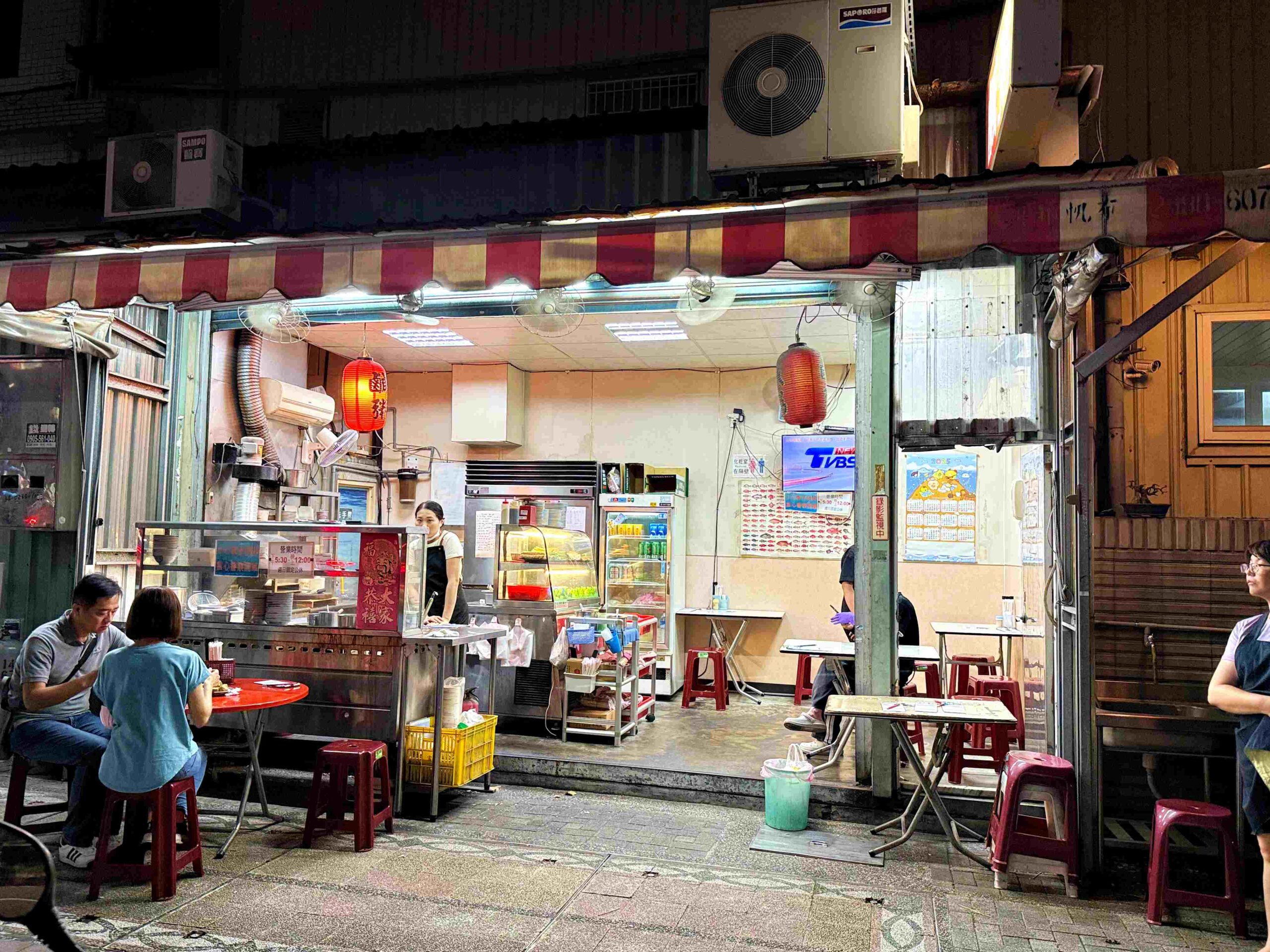 【新莊美食】鹹粥/米粉湯，隱藏版無名銅板價小吃店推薦(菜單) @趙先生吃飯