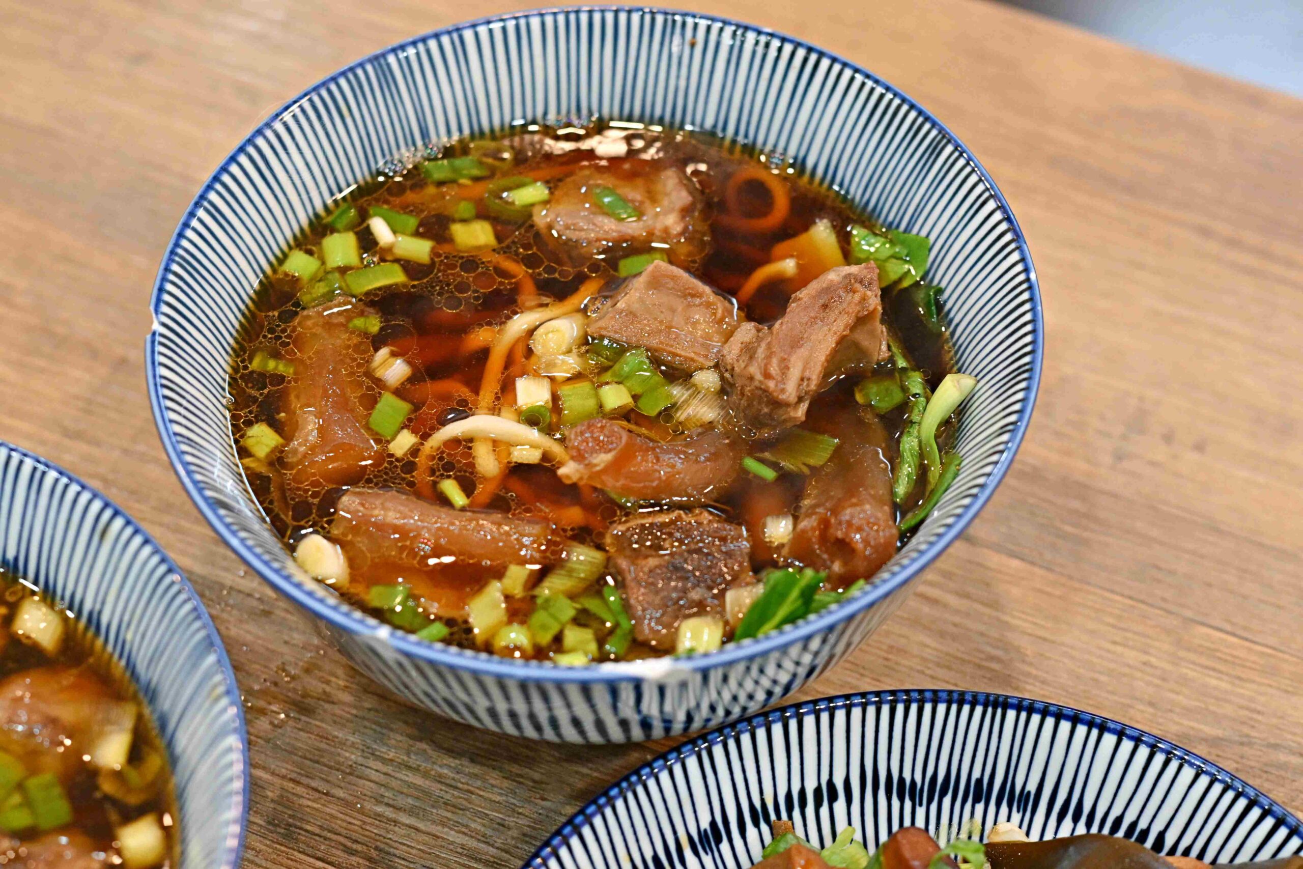 【大同區美食】林記牛肉麵，牛肉麵一碗100，湯麵只要50，冰淇淋、紅茶吃到飽推薦！(菜單) @趙先生吃飯