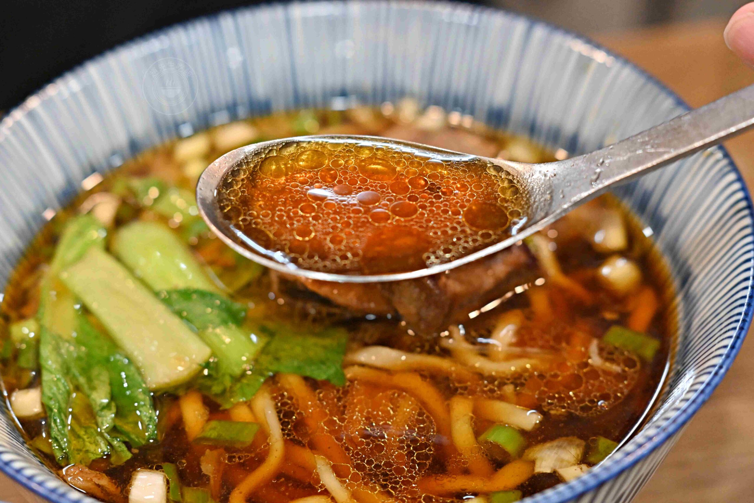 【大同區美食】林記牛肉麵，牛肉麵一碗100，湯麵只要50，冰淇淋、紅茶吃到飽推薦！(菜單) @趙先生吃飯