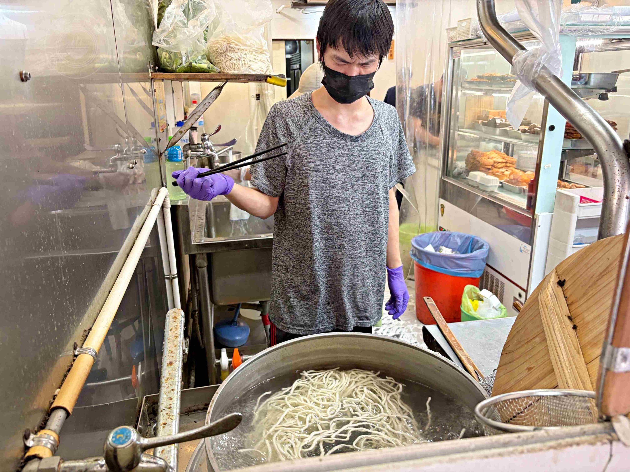 【大同區美食】林記牛肉麵，牛肉麵一碗100，湯麵只要50，冰淇淋、紅茶吃到飽推薦！(菜單) @趙先生吃飯