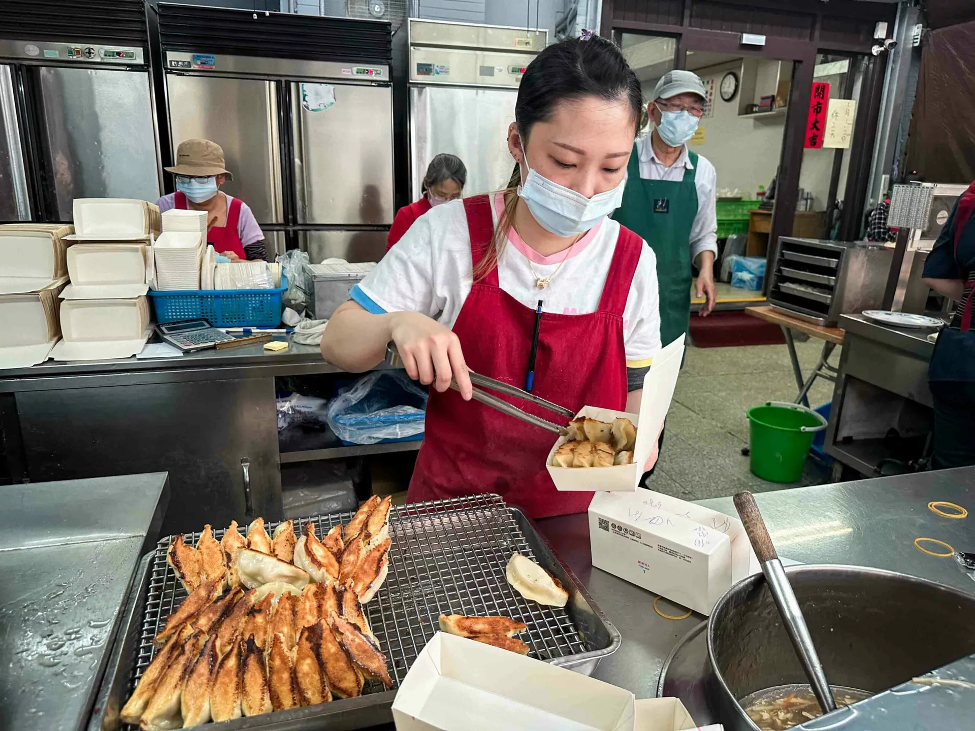 【天母美食】阿堂鍋貼水餃,新鮮現包、酥脆爆汁、爽度直接拉滿推薦(菜單) @趙先生吃飯 【天母美食】阿堂鍋貼水餃,新鮮現包、酥脆爆汁、爽度直接拉滿推薦(菜單) @趙先生吃飯