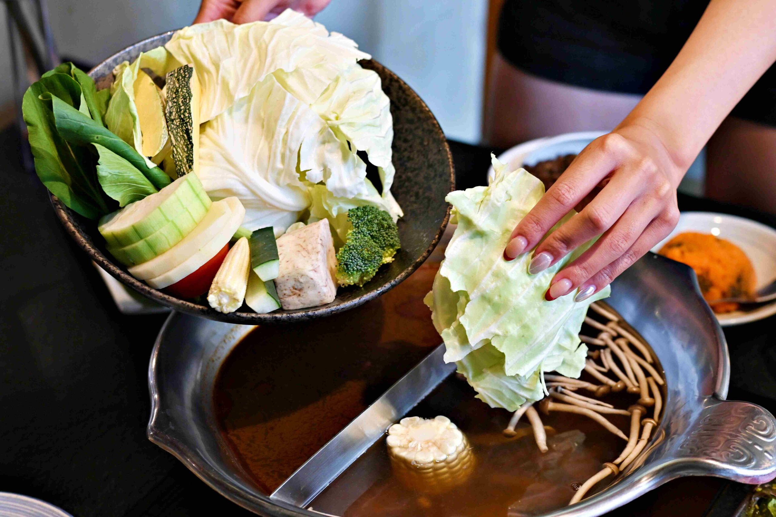 【台北美食】本鼎堂台式漢方麻辣鍋，純天然結合中藥香與麻辣香真的強推薦(菜單) @趙先生吃飯