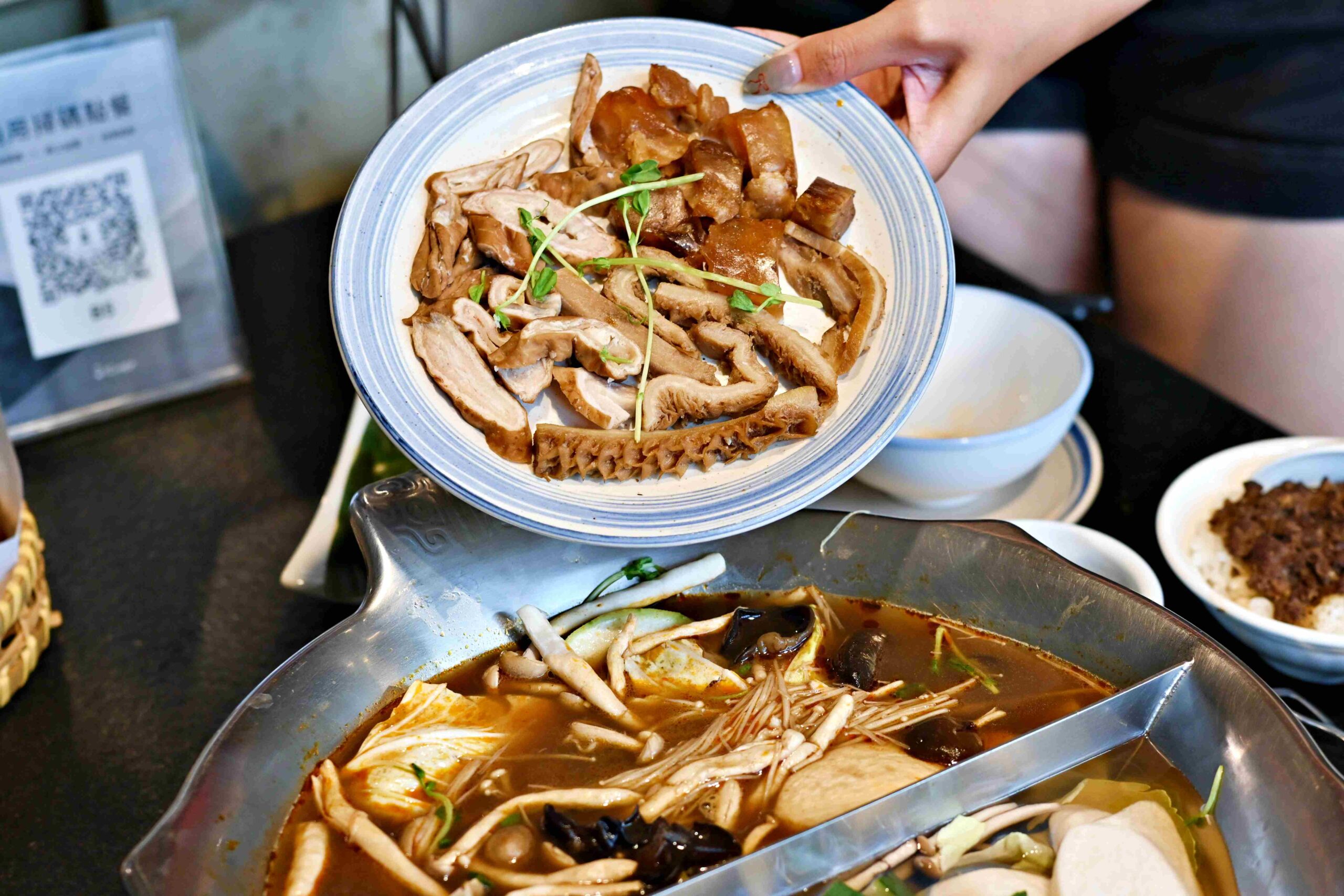 【台北美食】本鼎堂台式漢方麻辣鍋,純天然結合中藥香與麻辣香真的強推薦(菜單) @趙先生吃飯 【台北美食】本鼎堂台式漢方麻辣鍋,純天然結合中藥香與麻辣香真的強推薦(菜單) @趙先生吃飯