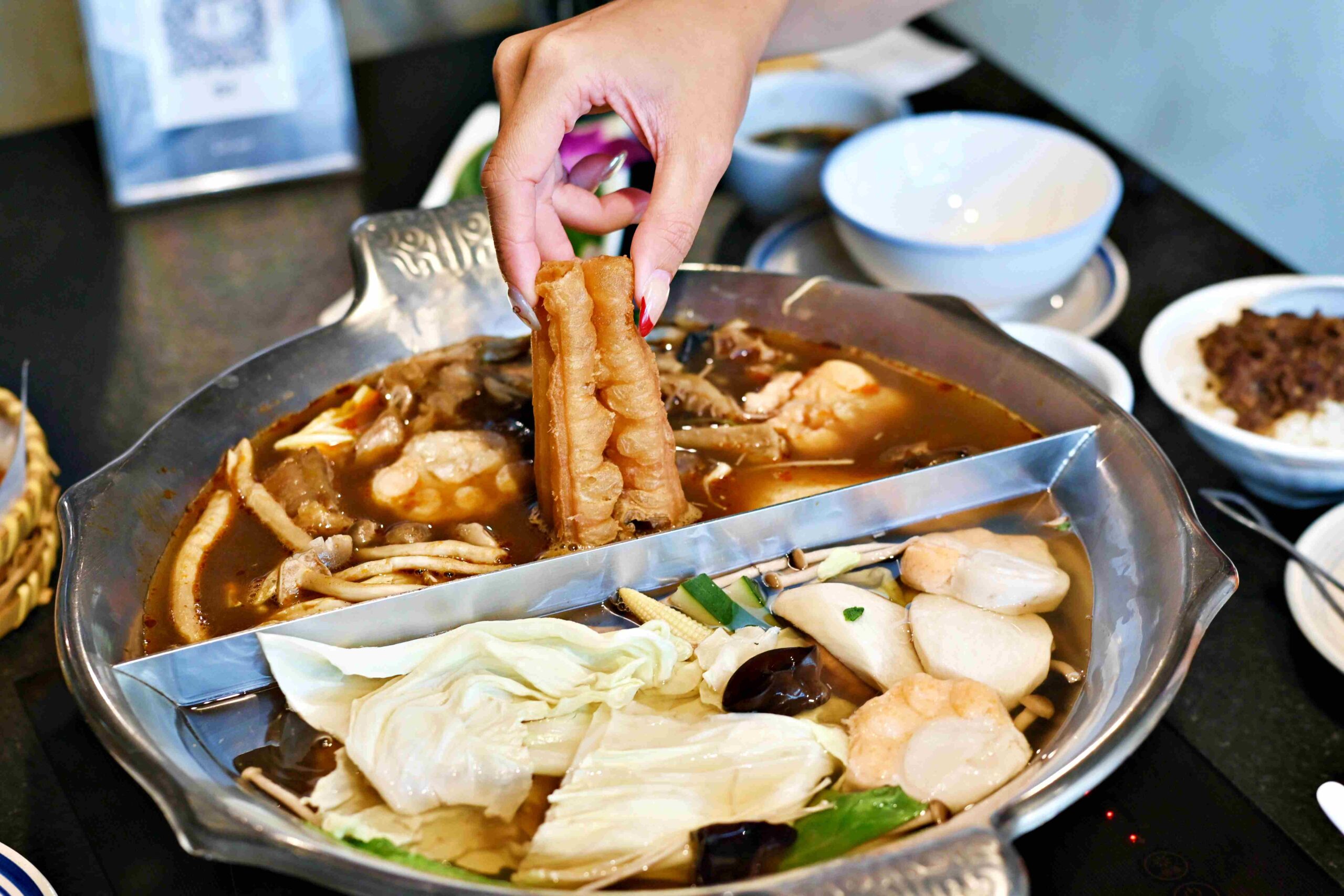 【台北美食】本鼎堂台式漢方麻辣鍋,純天然結合中藥香與麻辣香真的強推薦(菜單) @趙先生吃飯 【台北美食】本鼎堂台式漢方麻辣鍋,純天然結合中藥香與麻辣香真的強推薦(菜單) @趙先生吃飯