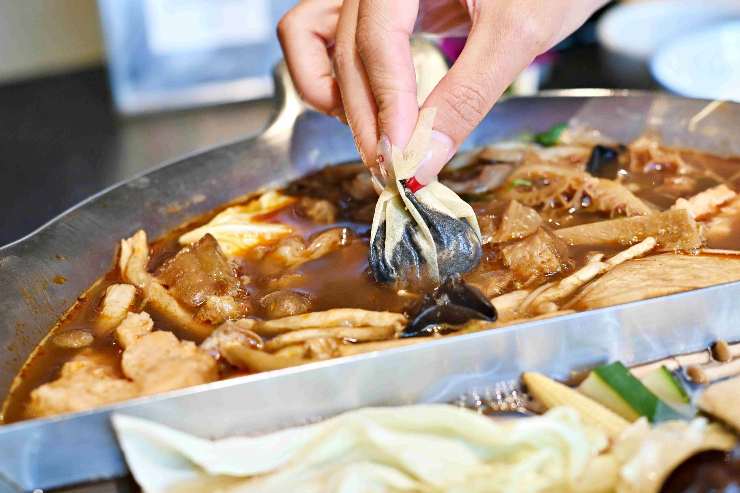 【台北美食】本鼎堂台式漢方麻辣鍋,純天然結合中藥香與麻辣香真的強推薦(菜單) @趙先生吃飯 【台北美食】本鼎堂台式漢方麻辣鍋,純天然結合中藥香與麻辣香真的強推薦(菜單) @趙先生吃飯