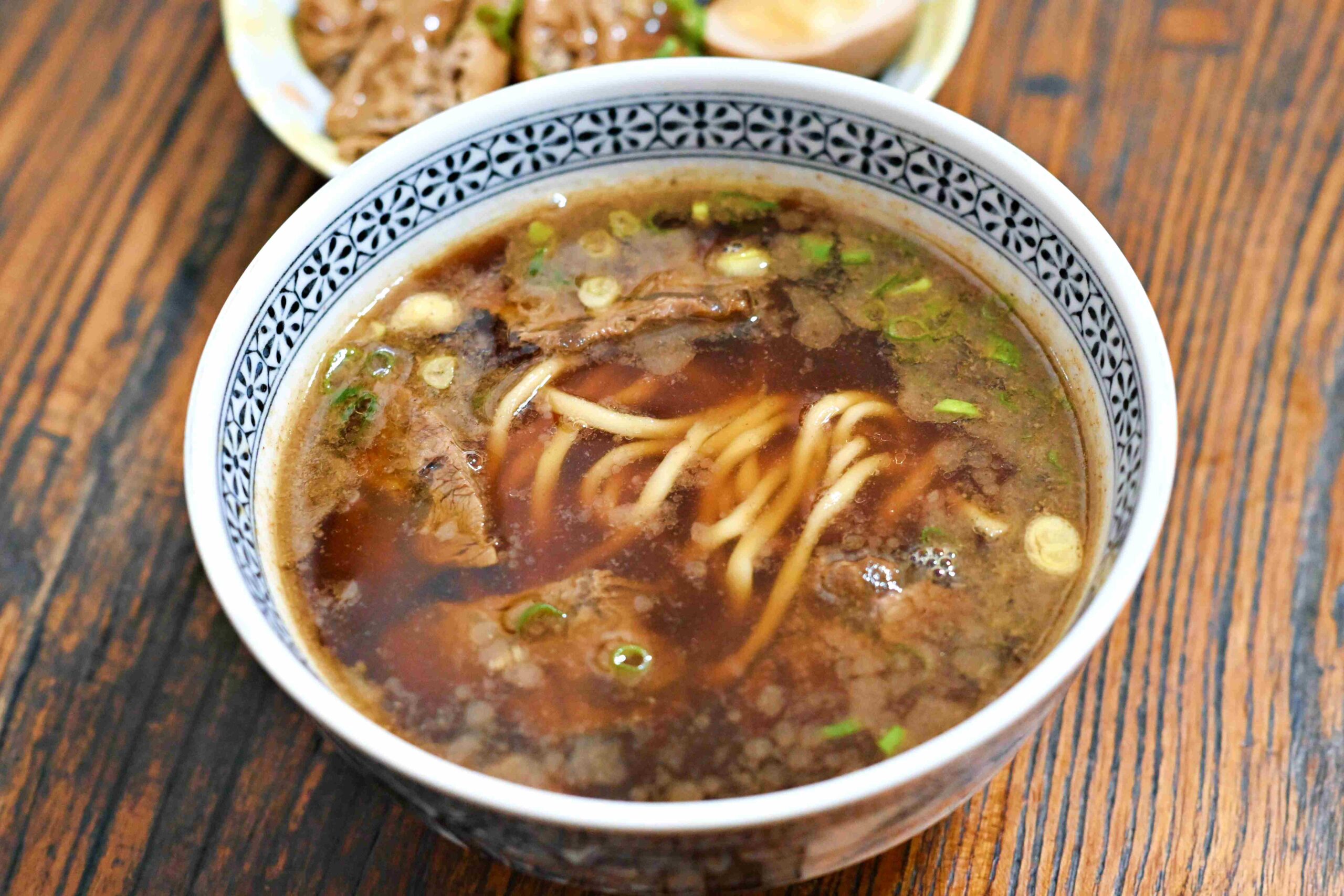 【新莊美食】御私房牛肉麵，19年老字號巷弄牛肉麵，湯頭獨特推薦(菜單)！ @趙先生吃飯